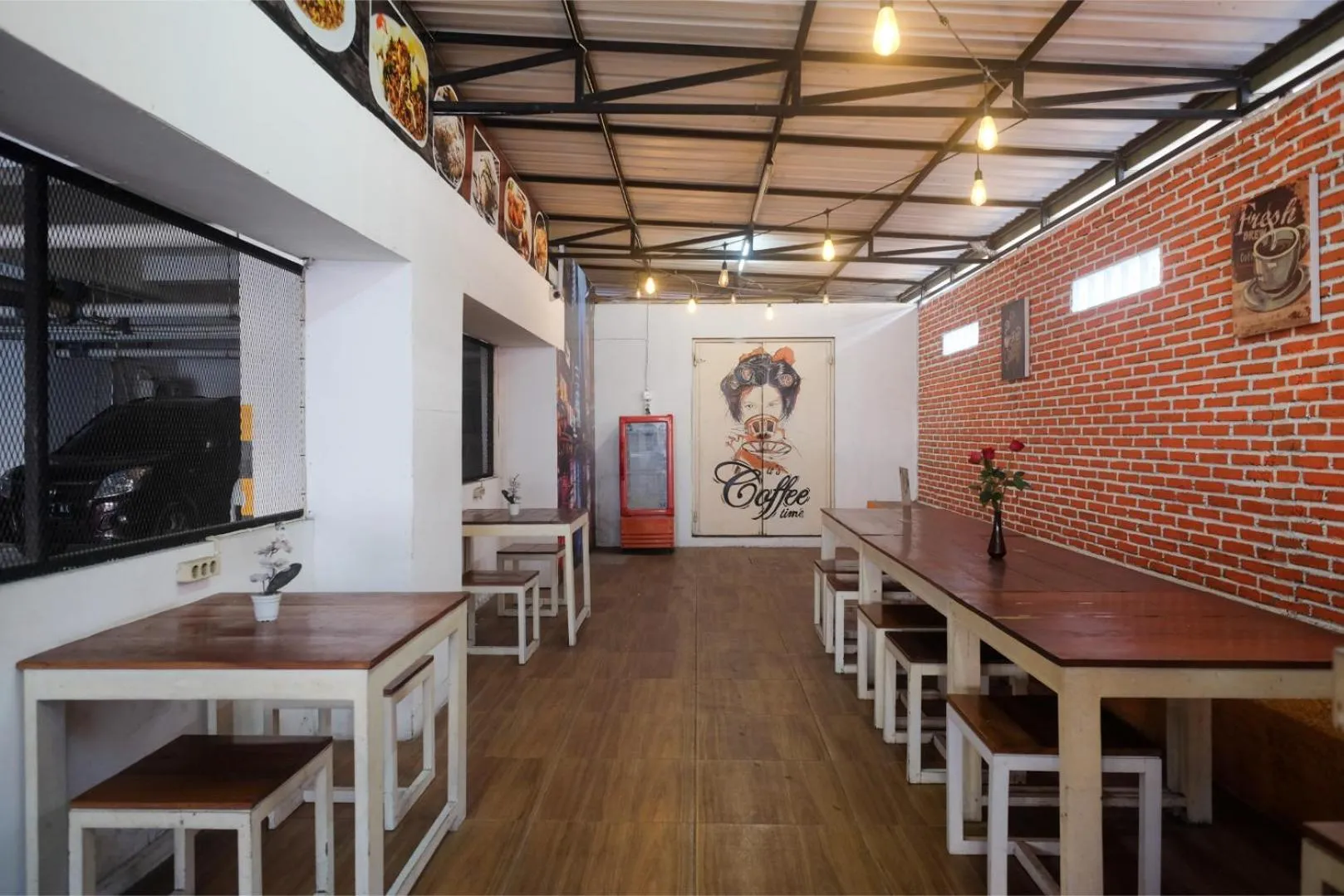 Restaurant/places to eat in Red Orchid Hotel by Sajiwa