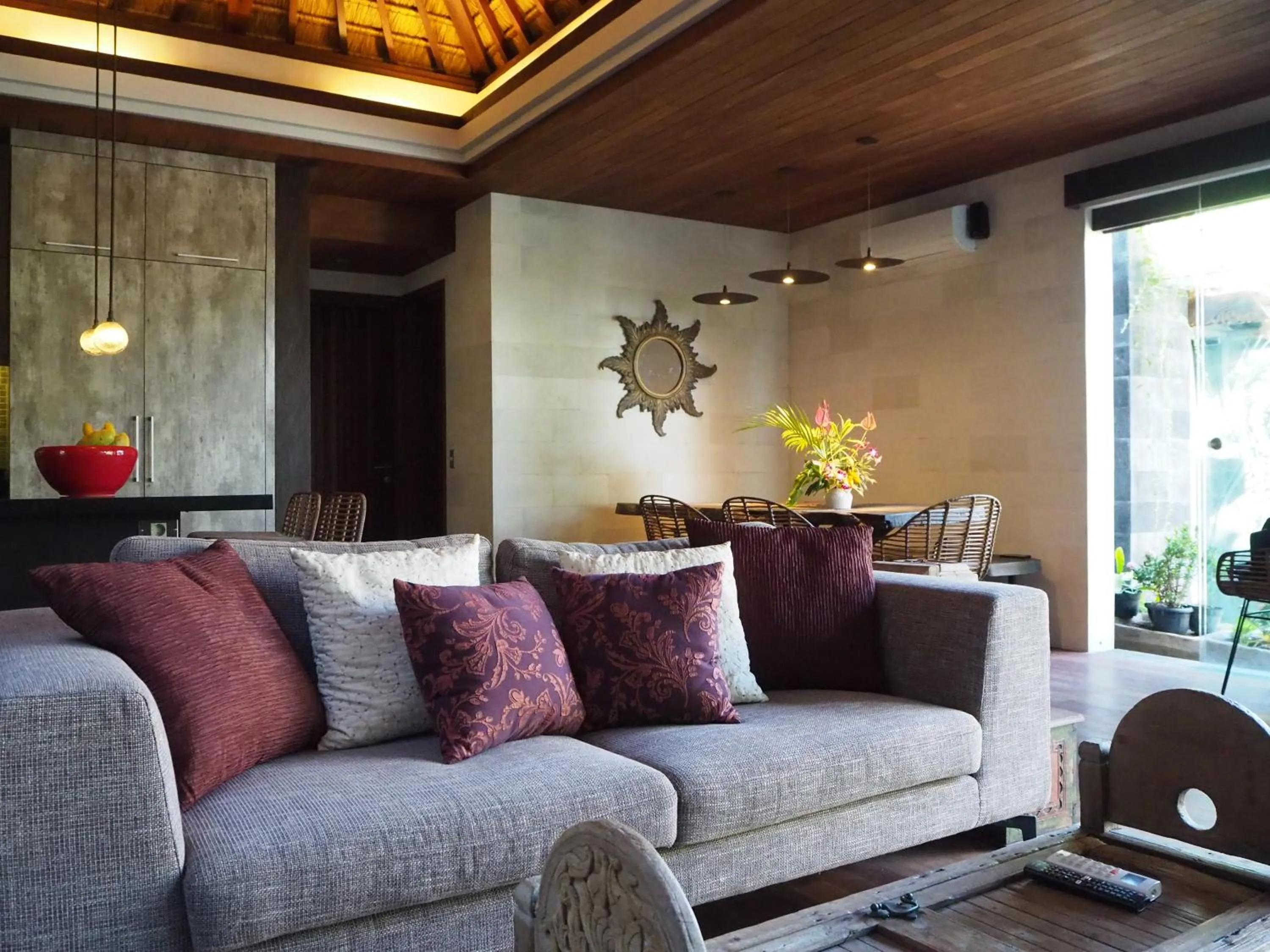 Nightclub / DJ in Pronoia Beach Resort