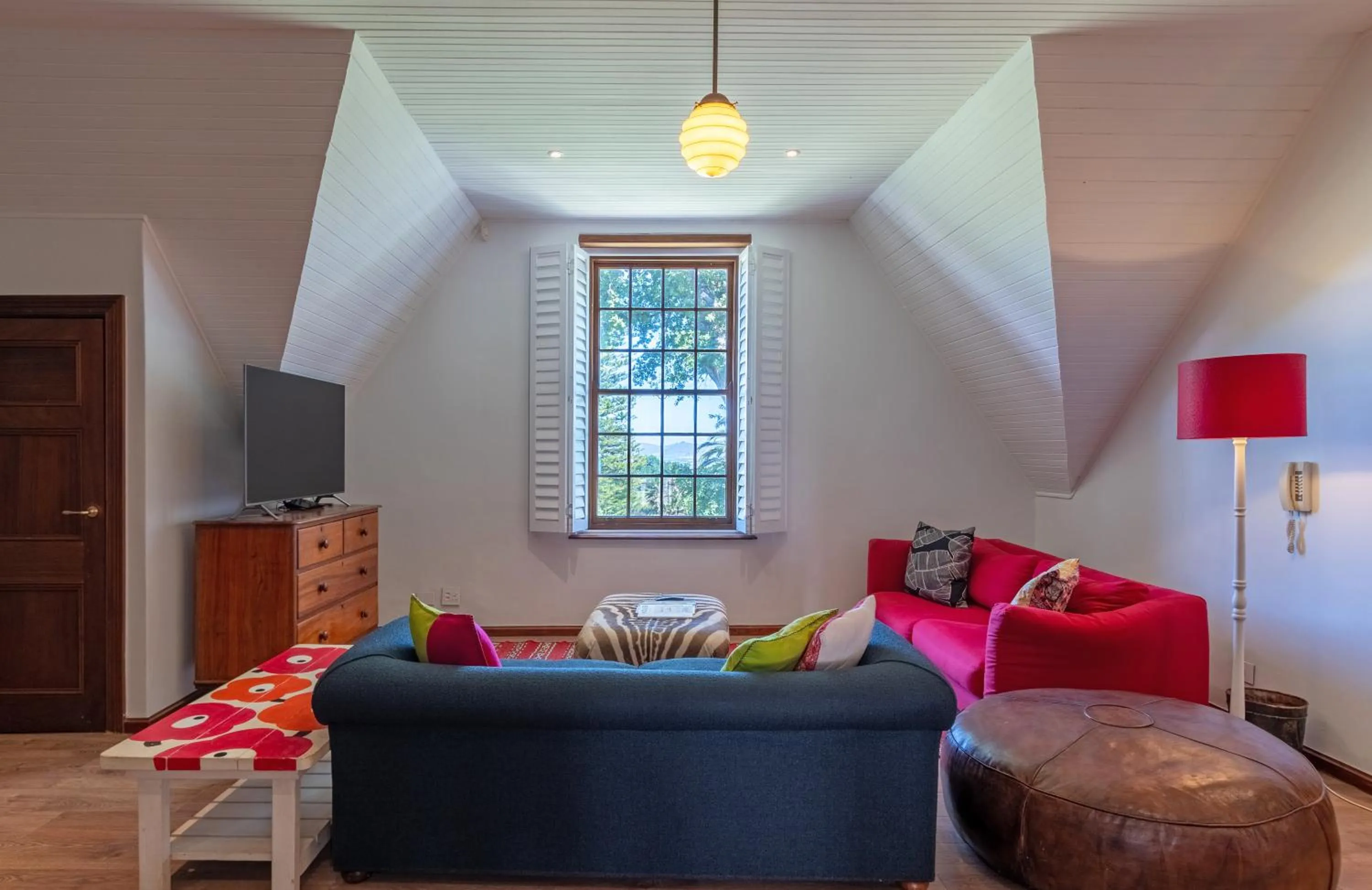 TV and multimedia in Mont Angelis