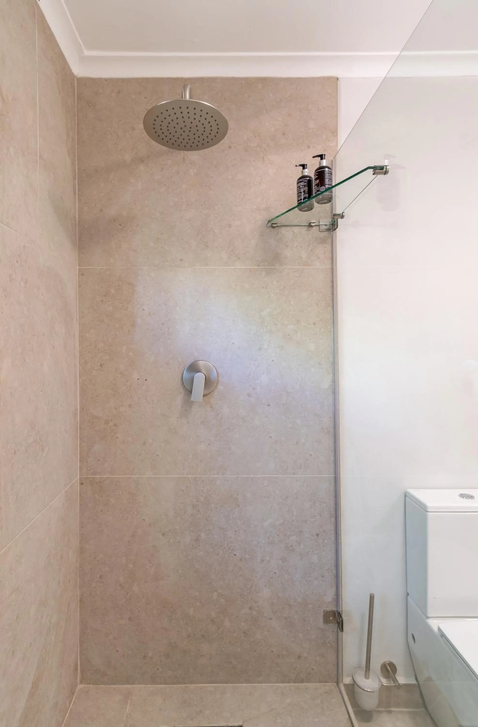 Shower in Mont Angelis