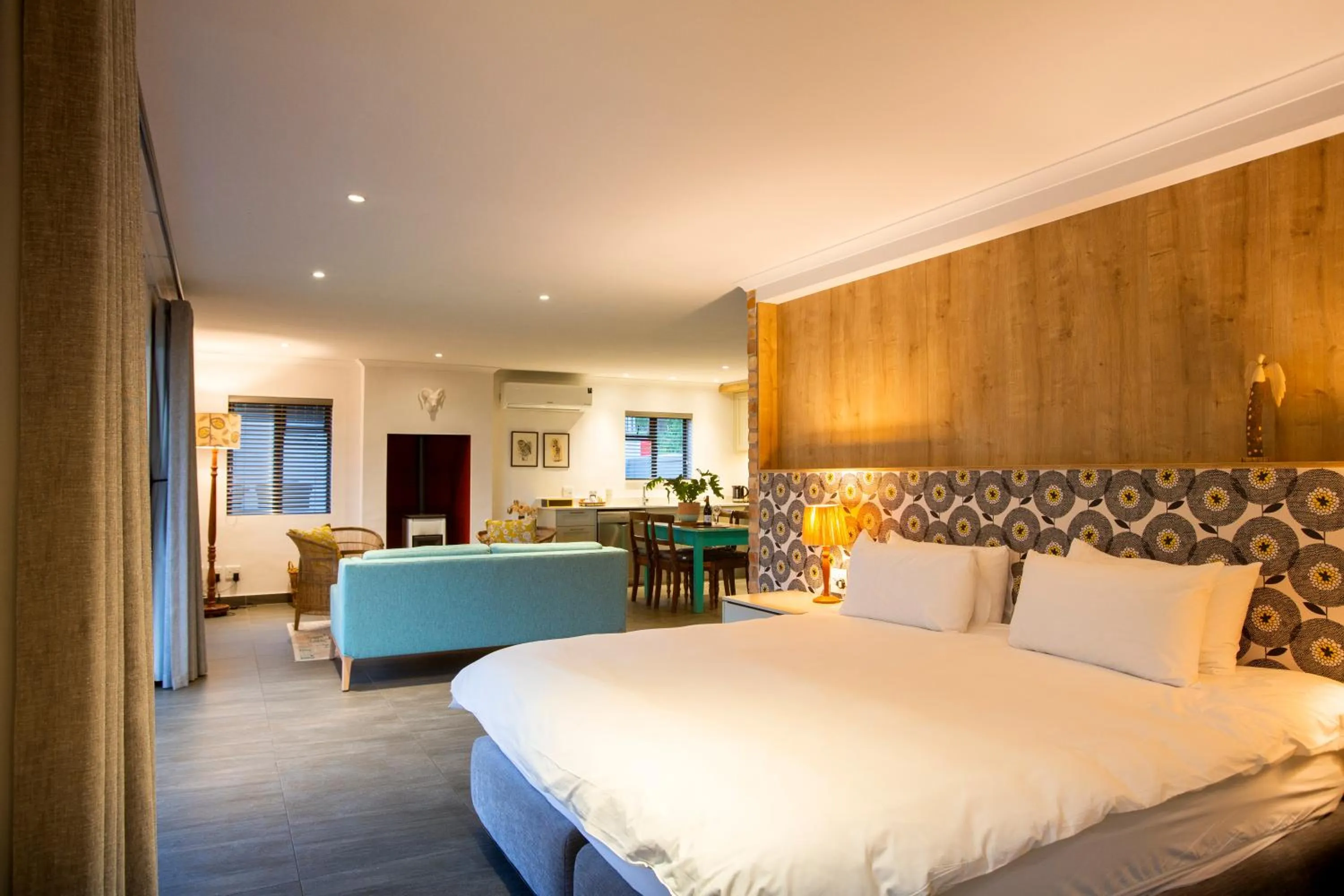 Seating area, Bed in Mont Angelis