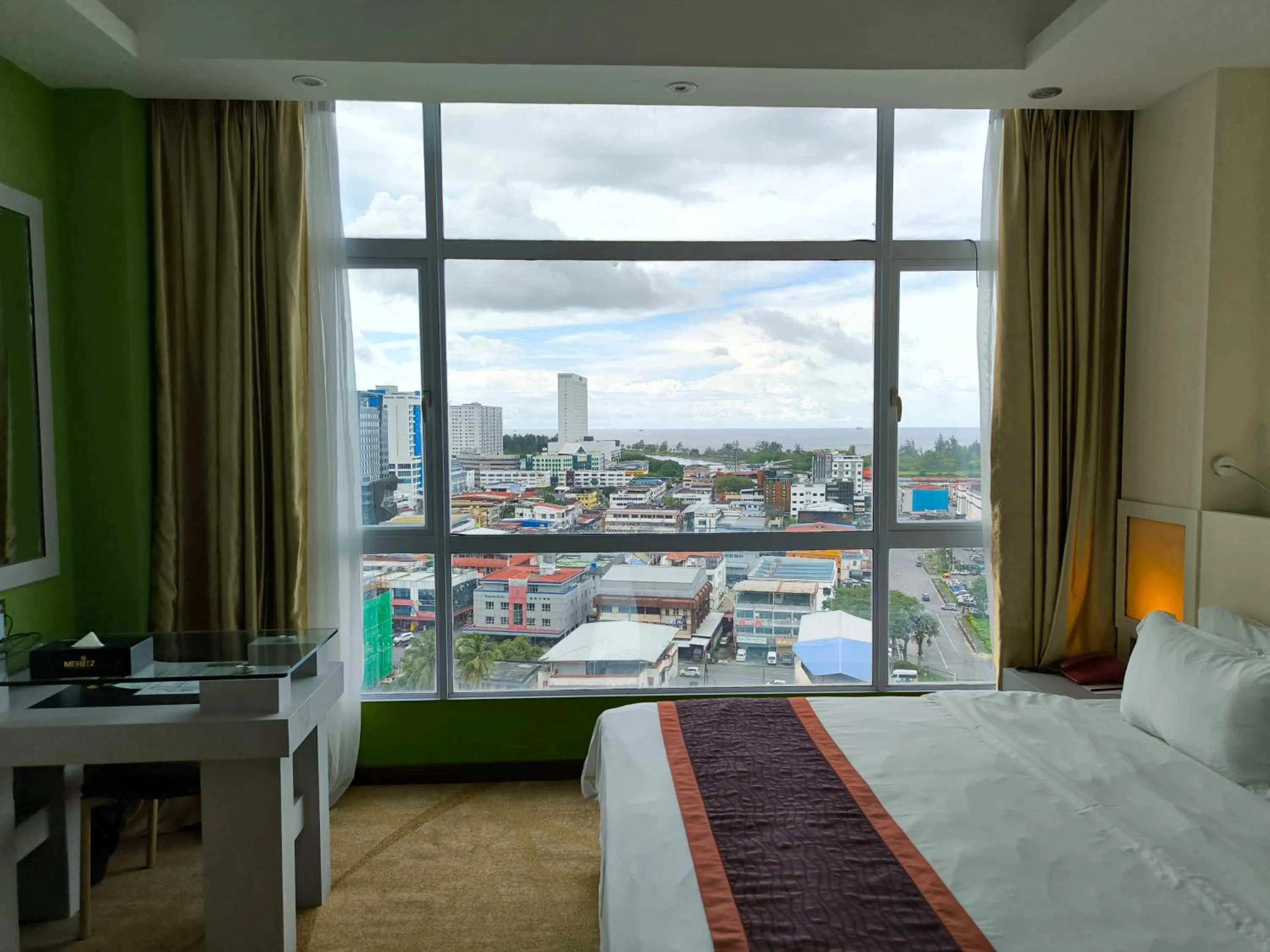 City view, Bed in Meritz Hotel
