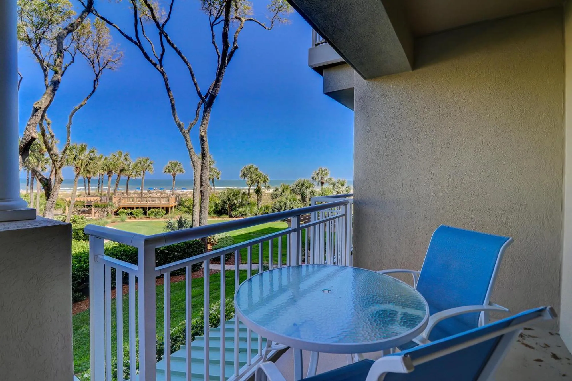 Luxury 2 BR 2 BA Oceanfront Condo King Bed 2 Twins Bikes & Beach Gear included