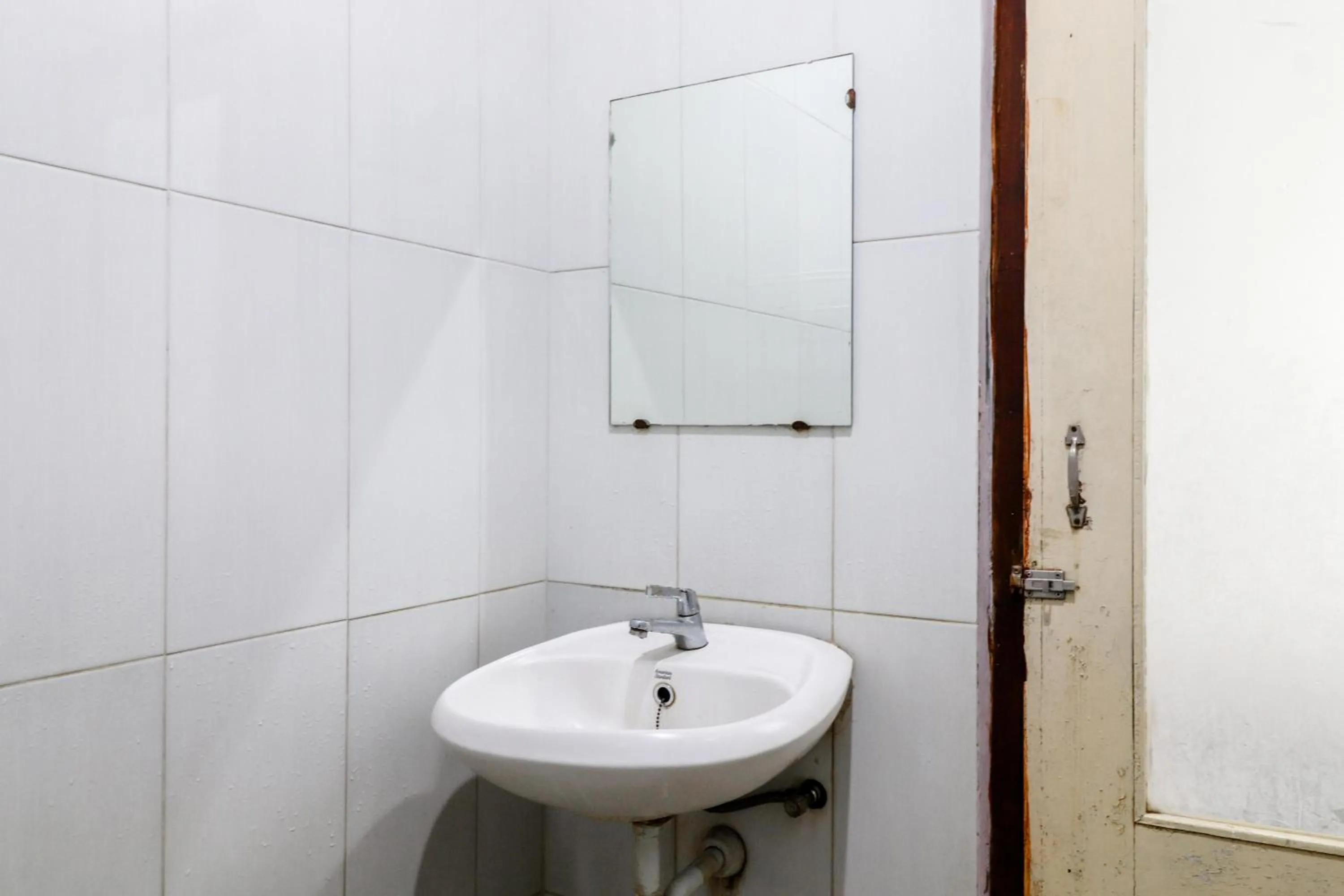 Bathroom in Hotel Safara Yogyakarta