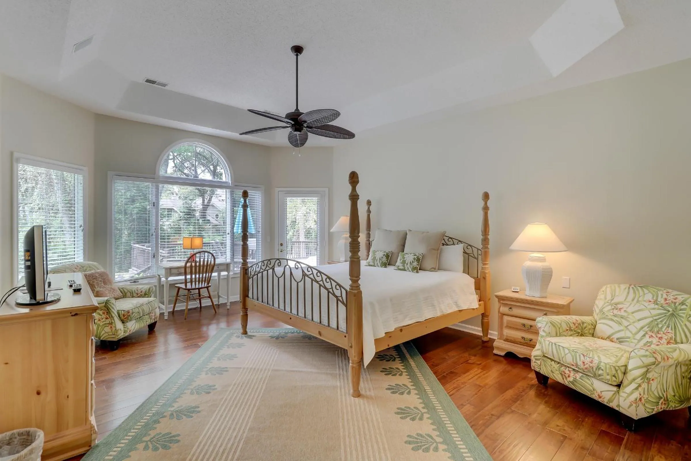 Bed in Updated beach home Private pool Sleeps 12 4 BR 4 BA Bikes & Beach Gear included