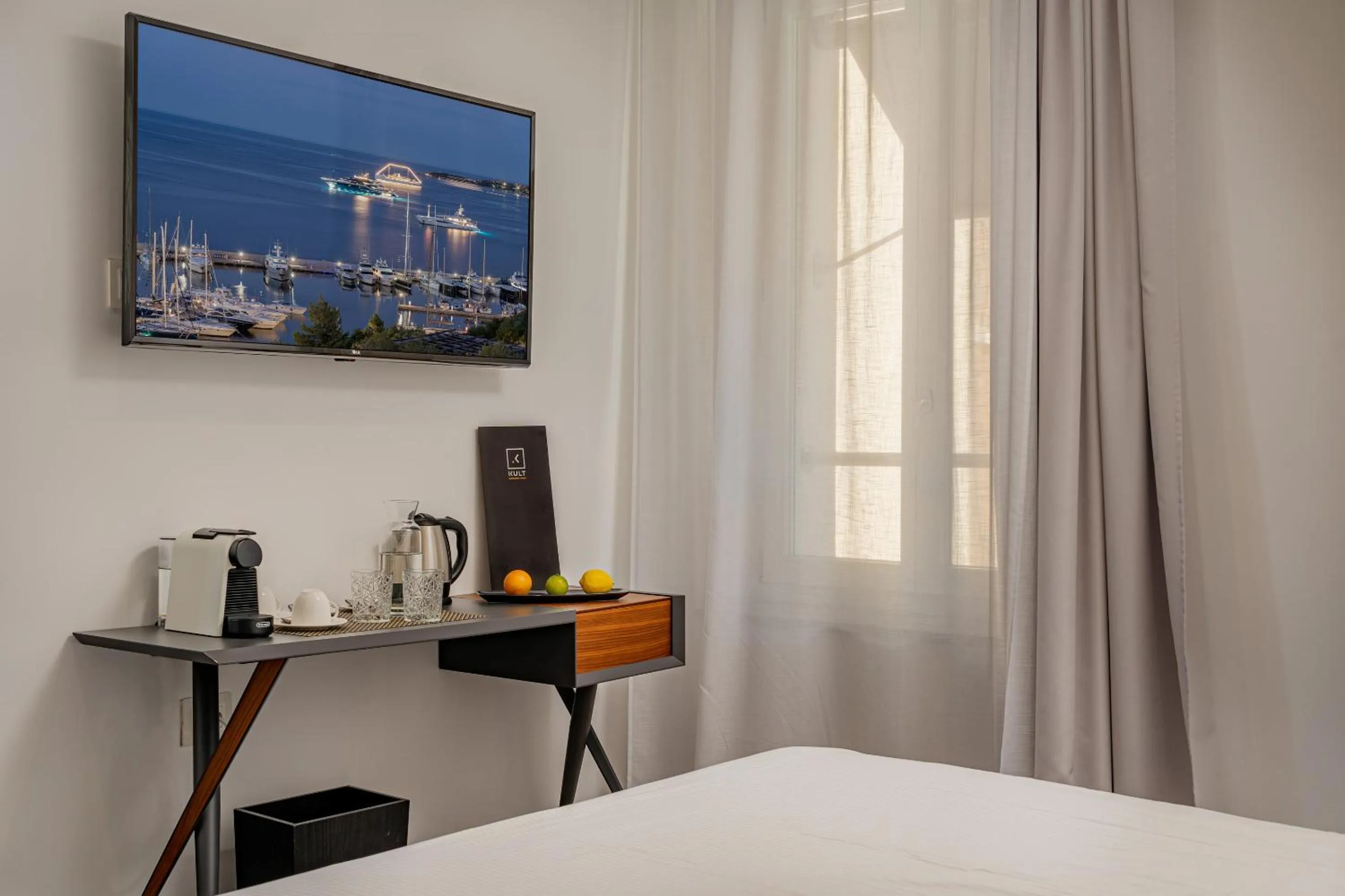 Bedroom, Bed in HOTIDAY Olbia Wallure