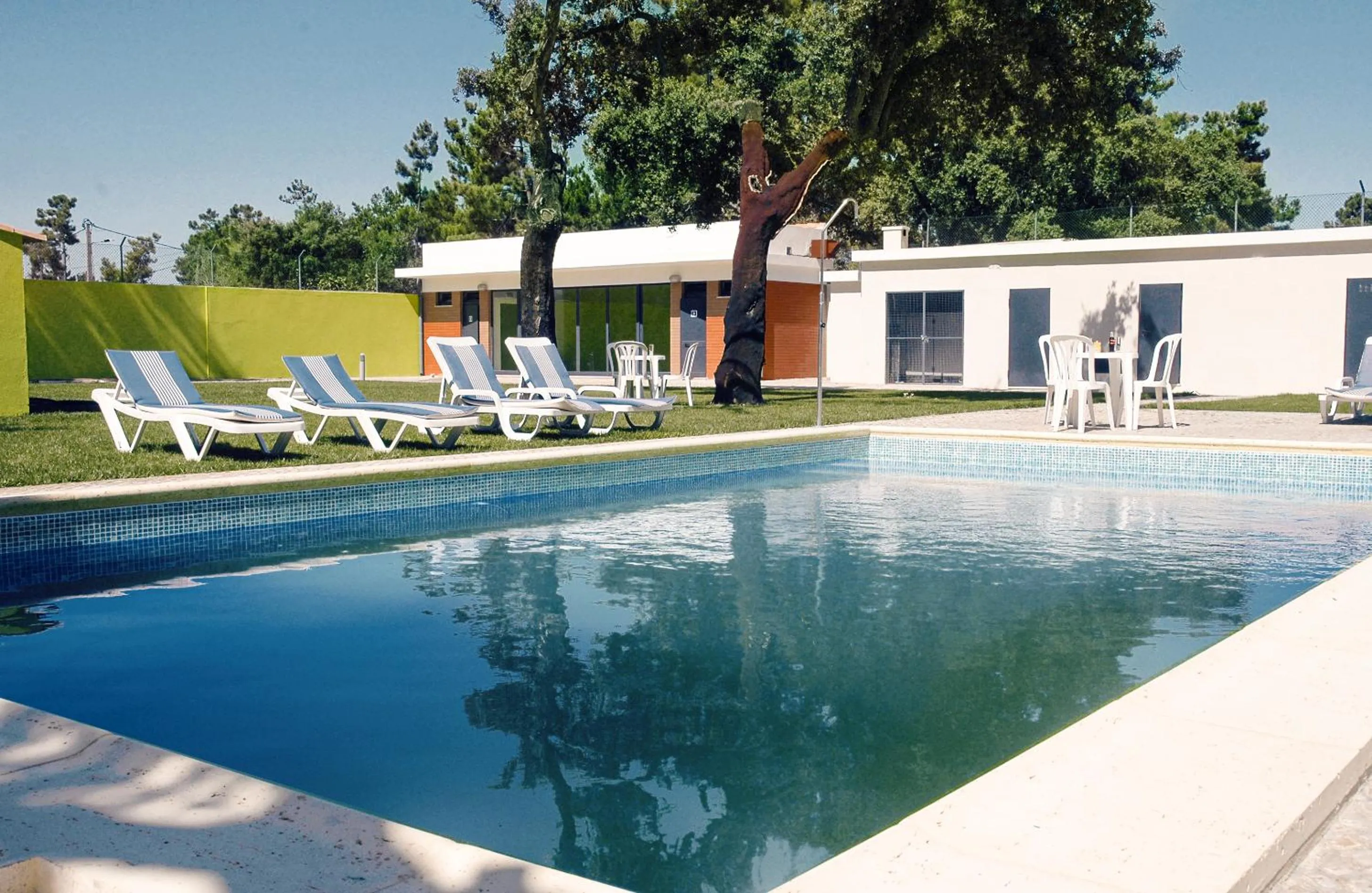 Swimming pool in Amazonia Palmela Apartamentos Turisticos