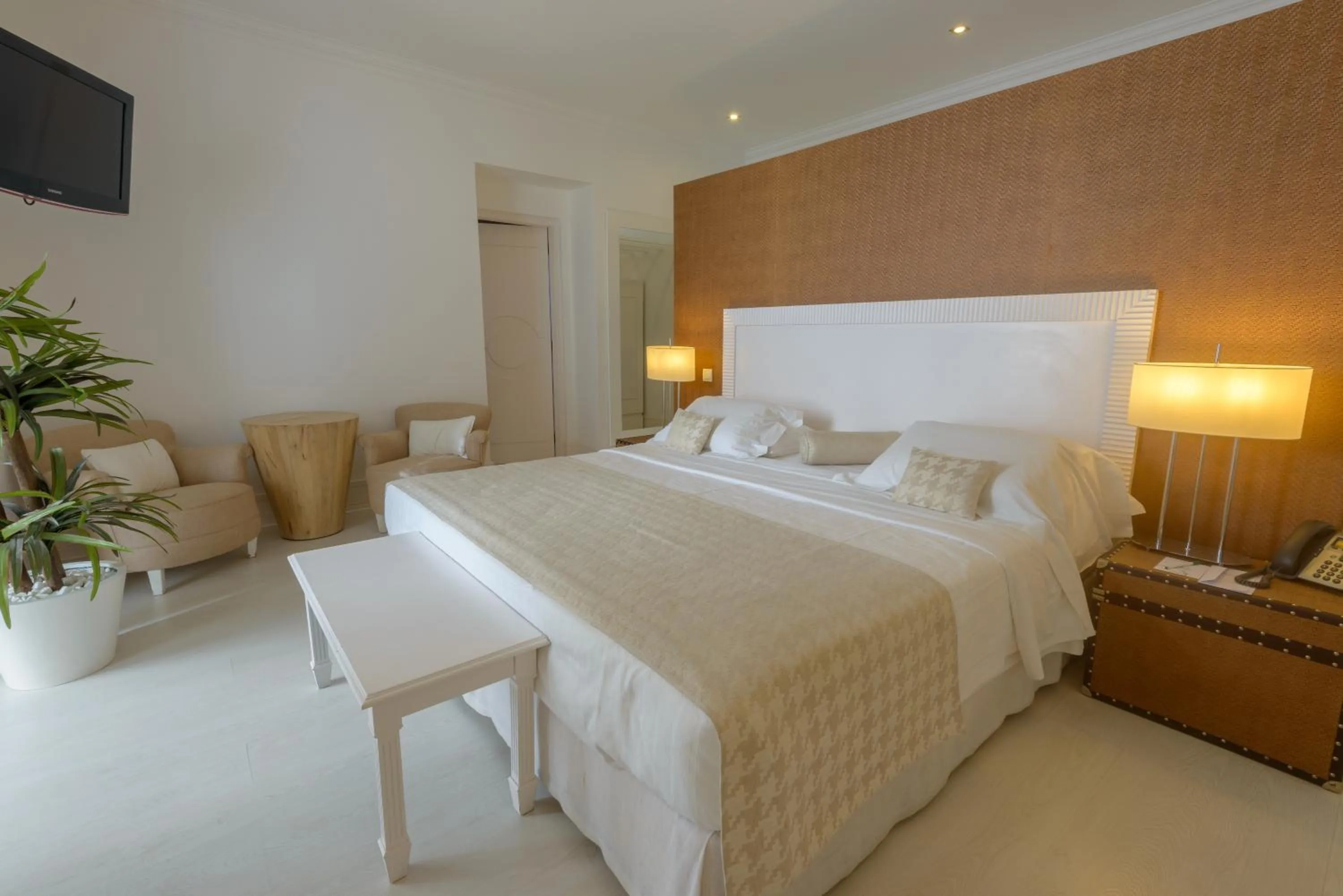 Bed in Amazonia Estoril Hotel