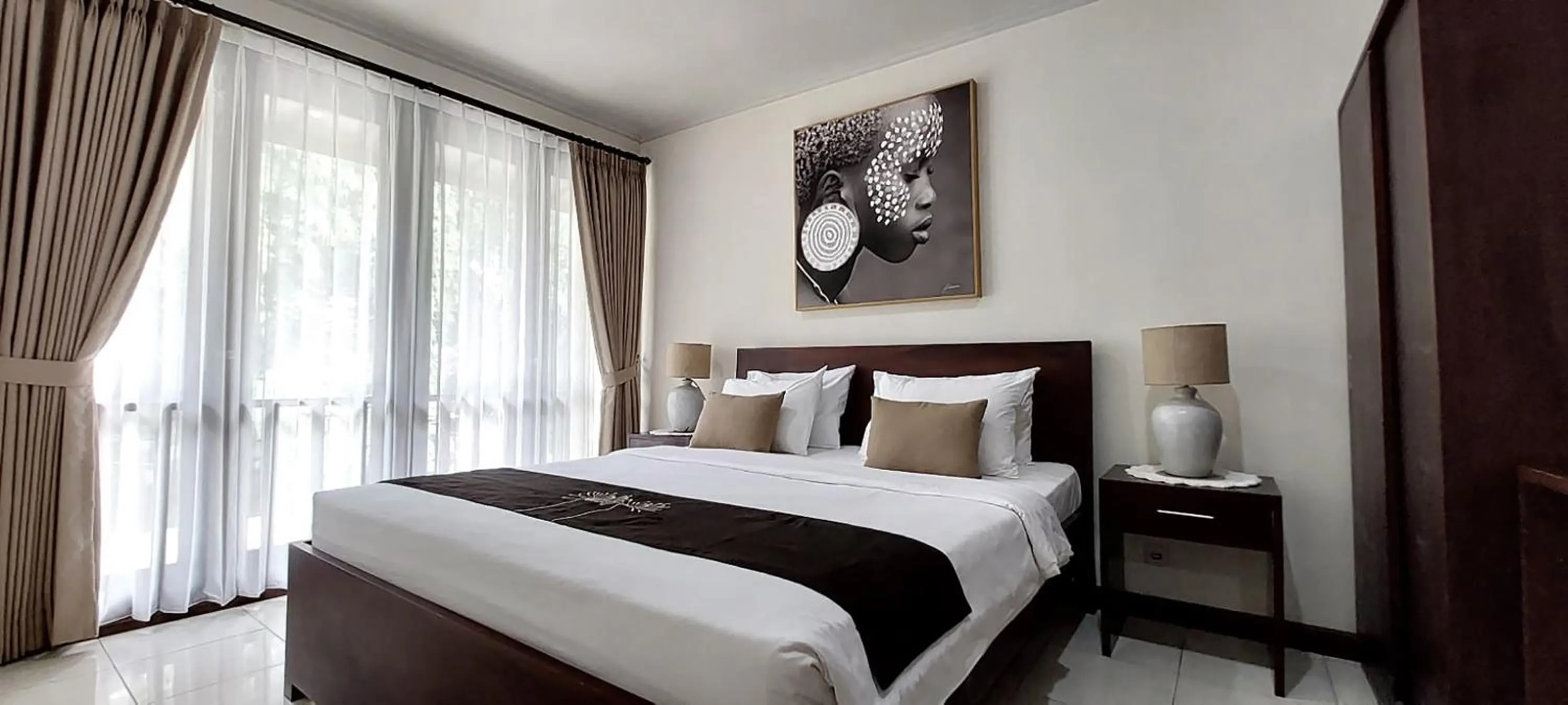 Property building, Bed in Sekuta Condo Suites
