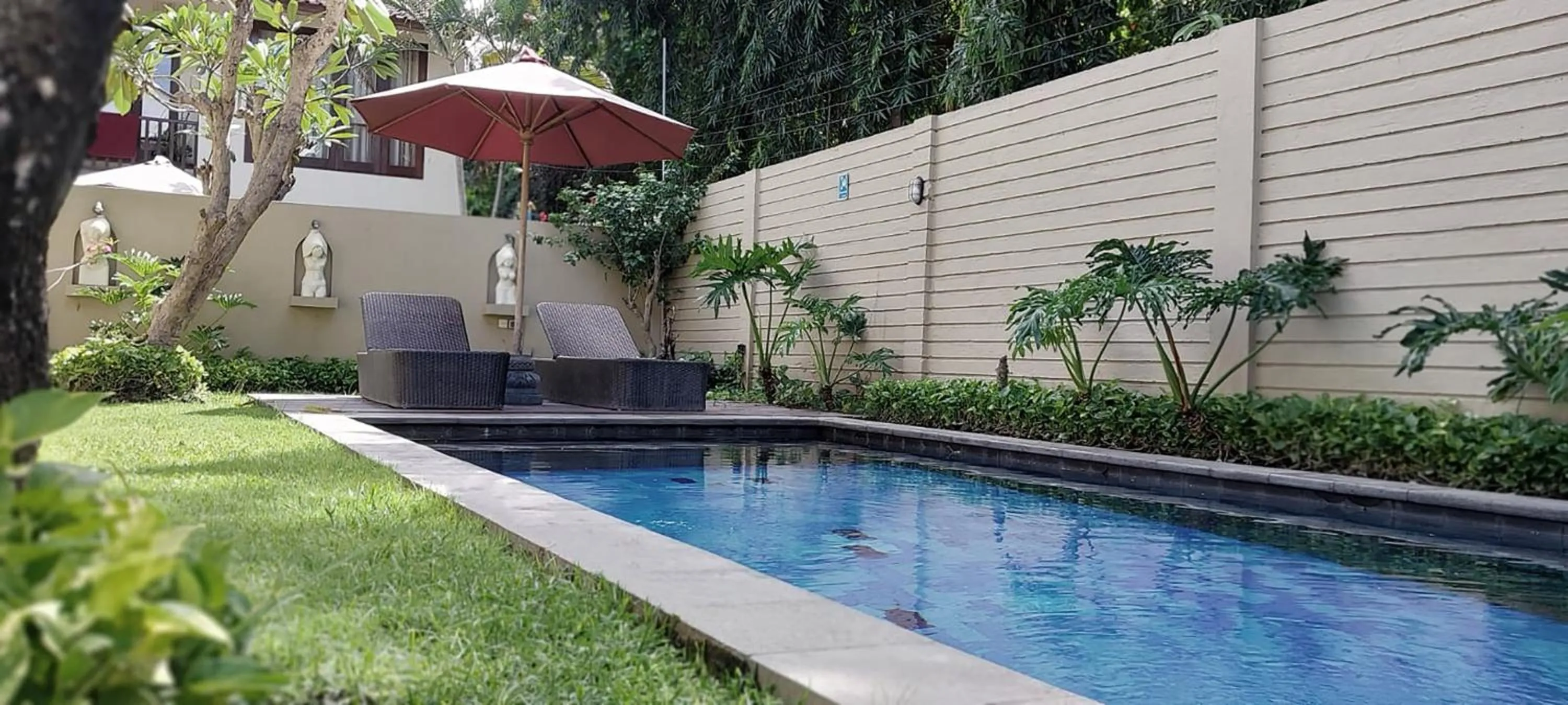 Swimming pool in Sekuta Condo Suites