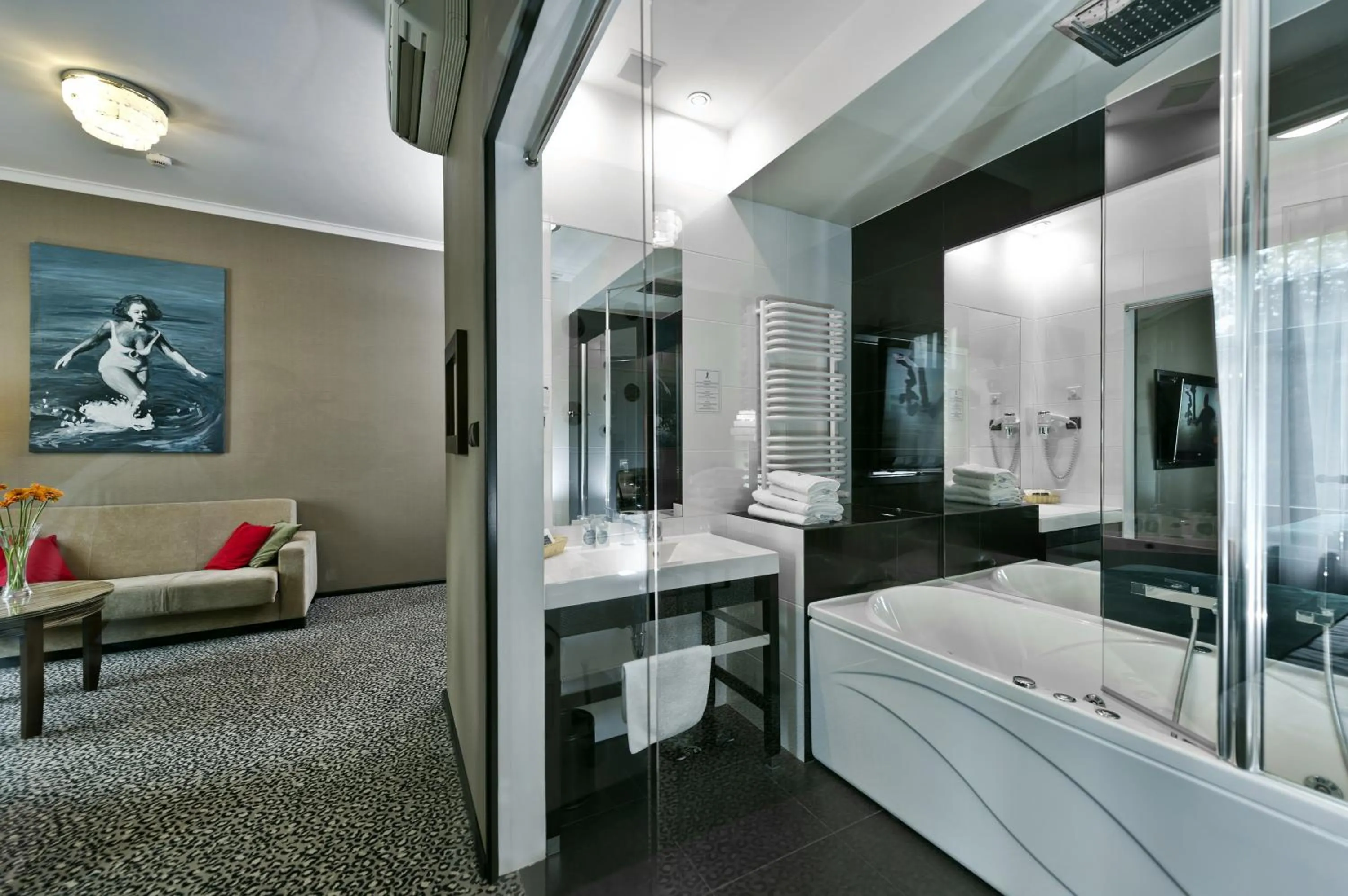 Bathroom, Bed in Hotel Fado Spa & Restaurant