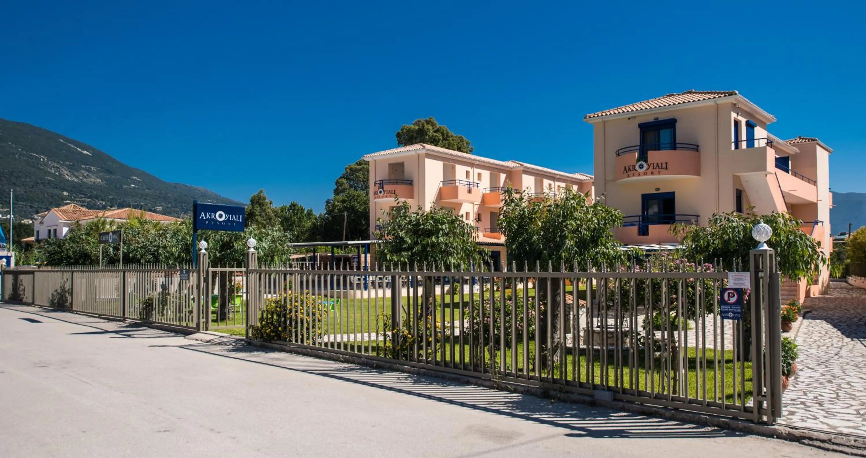 Facade/entrance in Akroyiali Resort