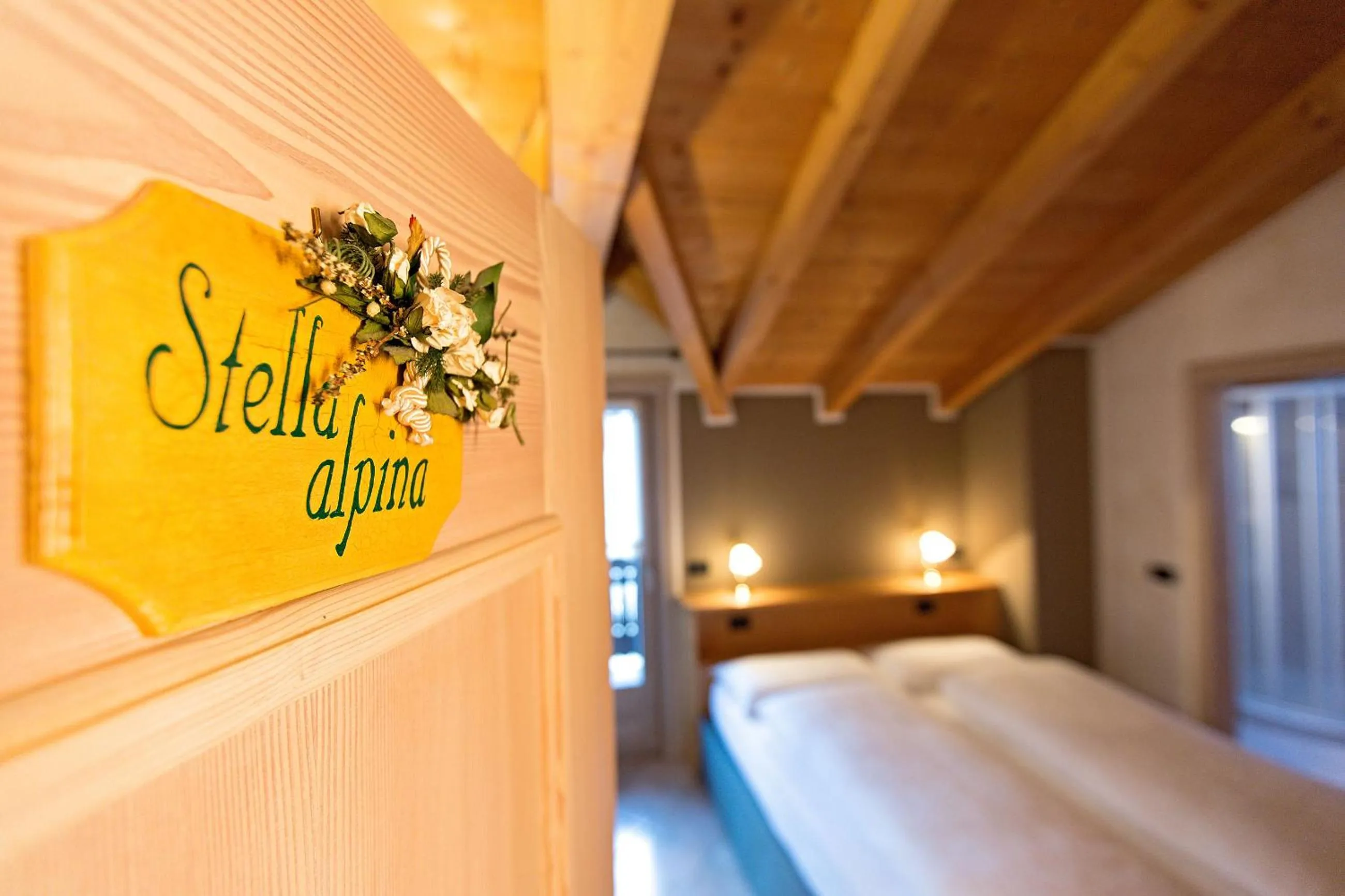 Logo/Certificate/Sign, Bed in Al Chestelet