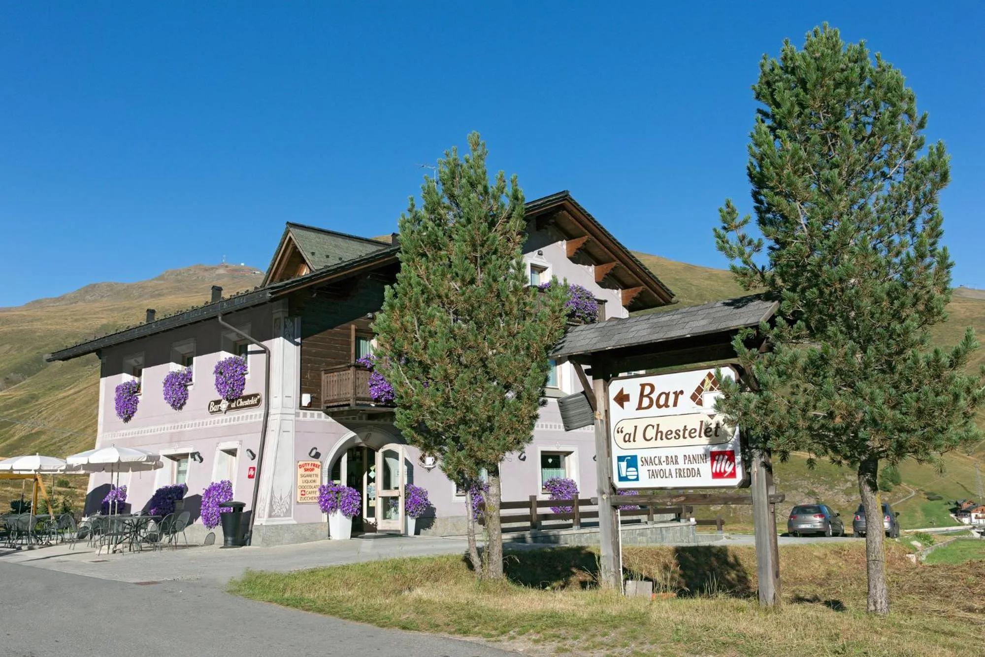 Property building in Al Chestelet