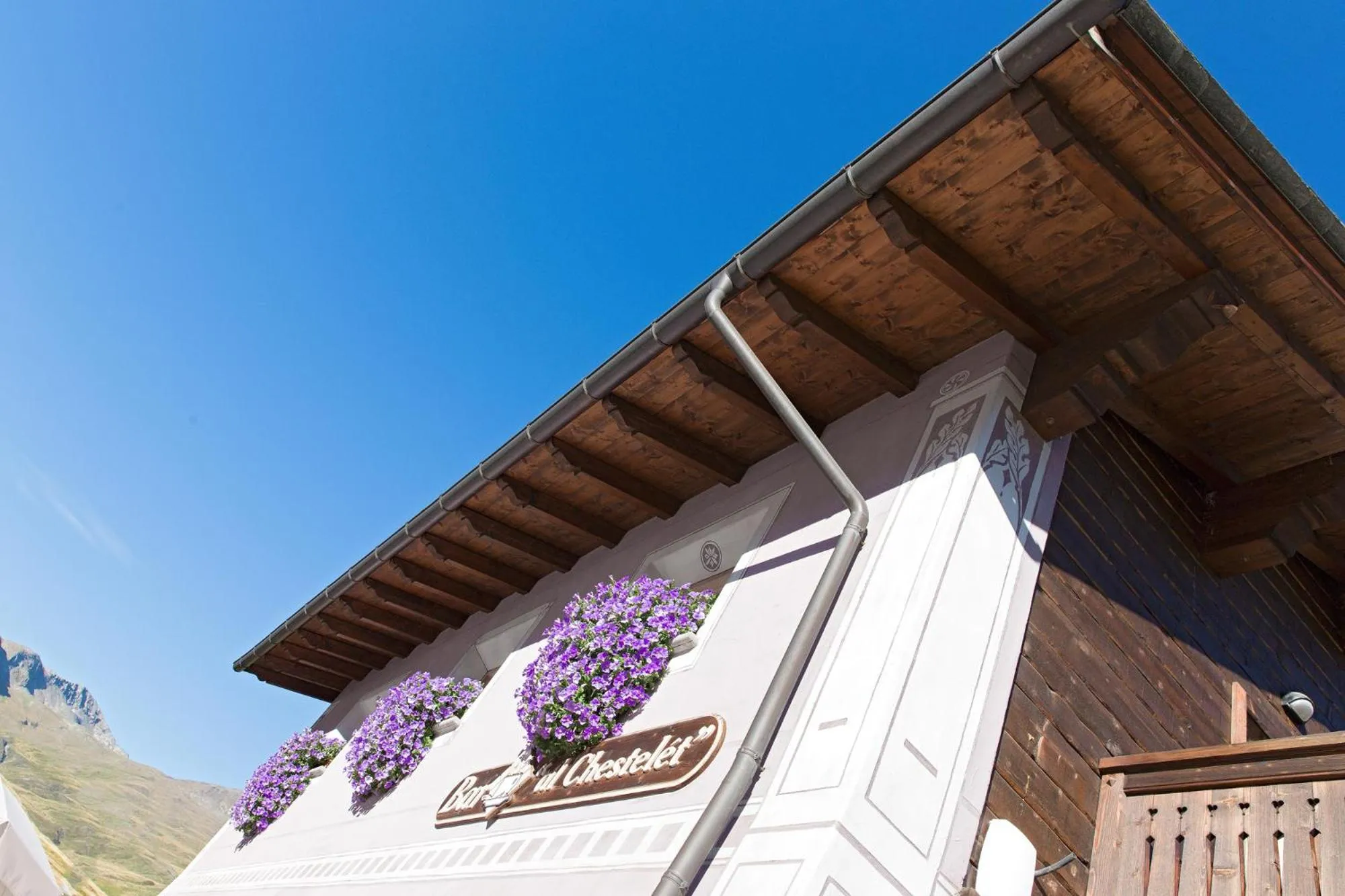 Property building in Al Chestelet