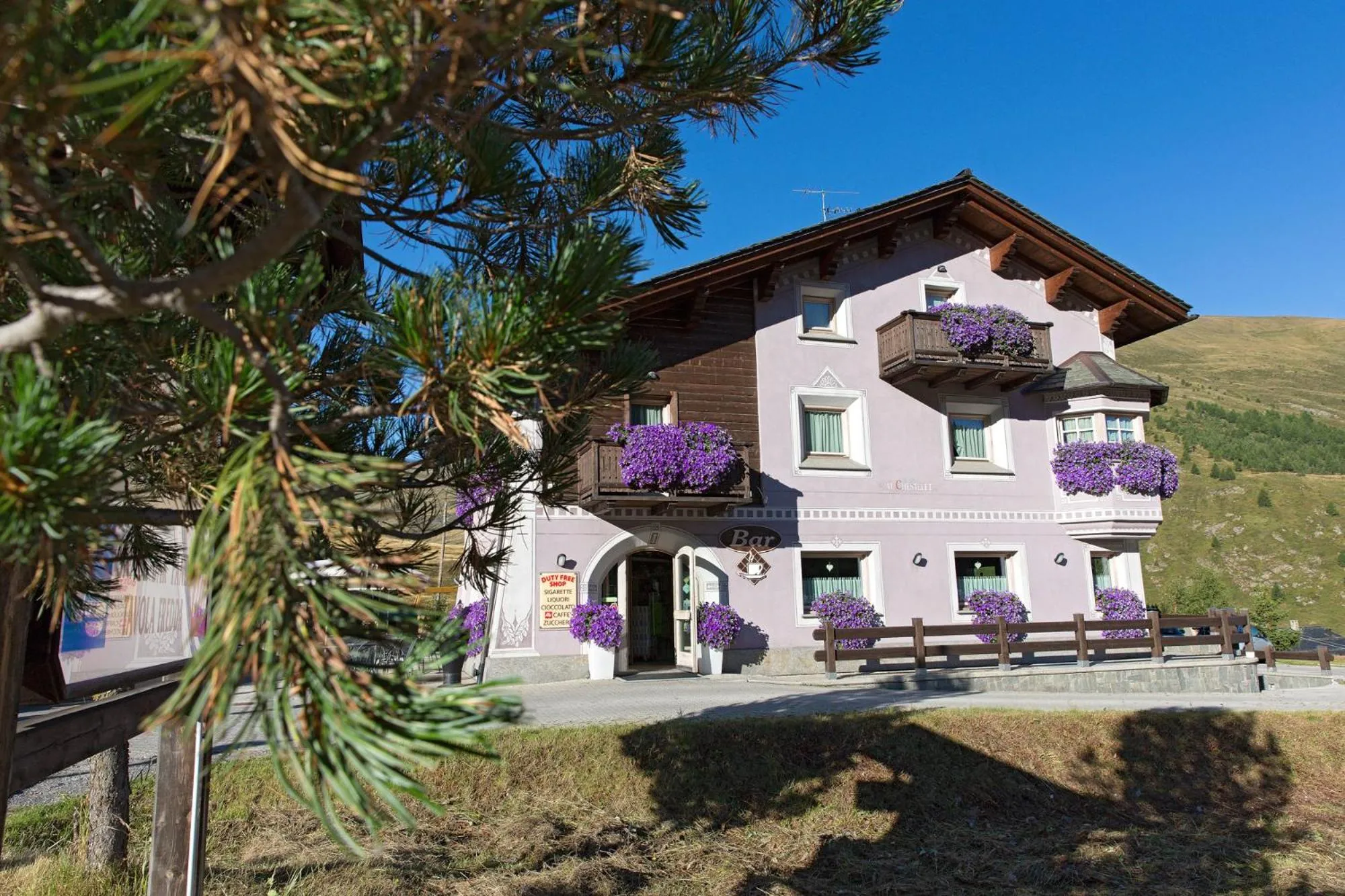 Property building in Al Chestelet