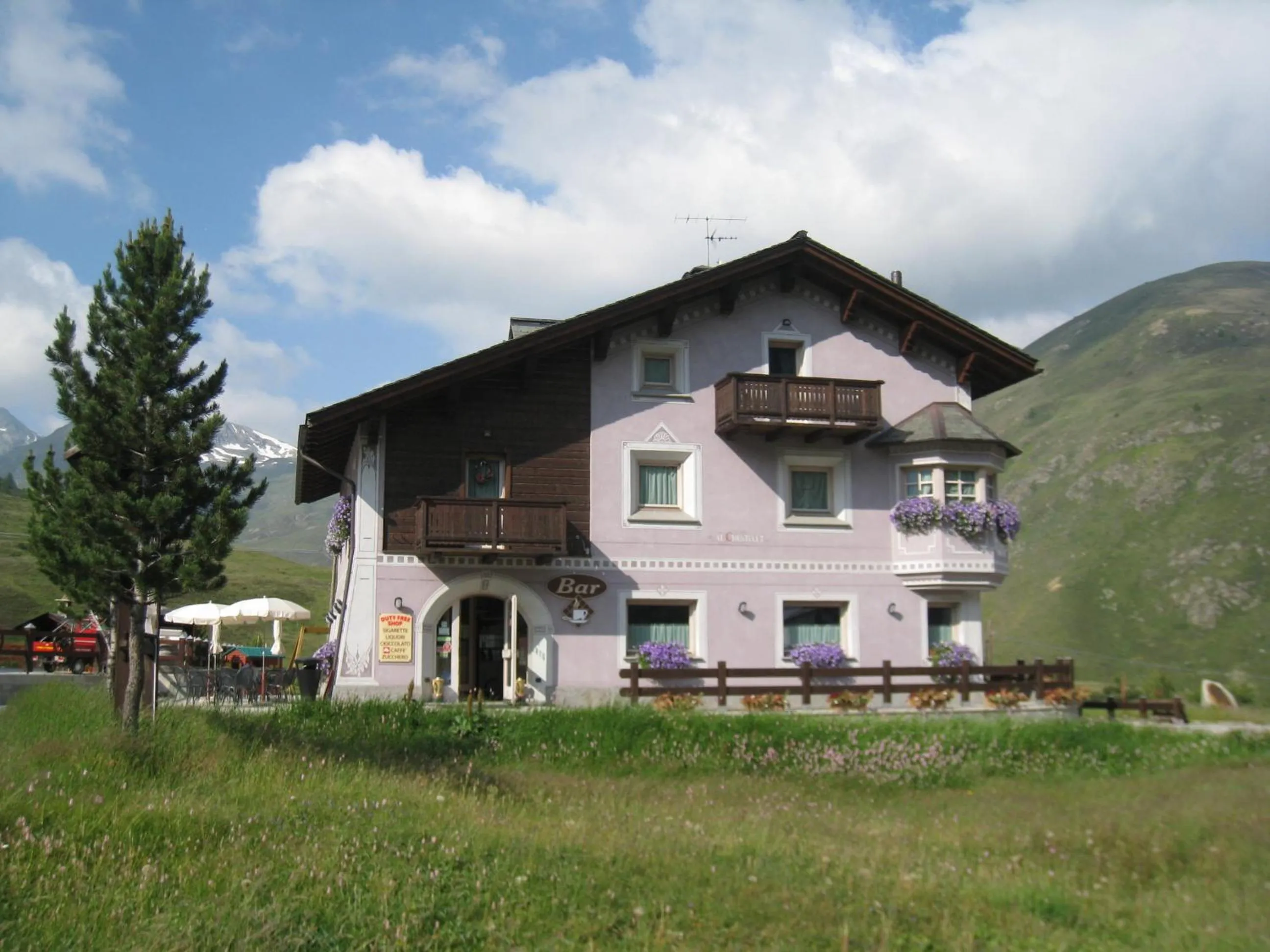 Property building in Al Chestelet