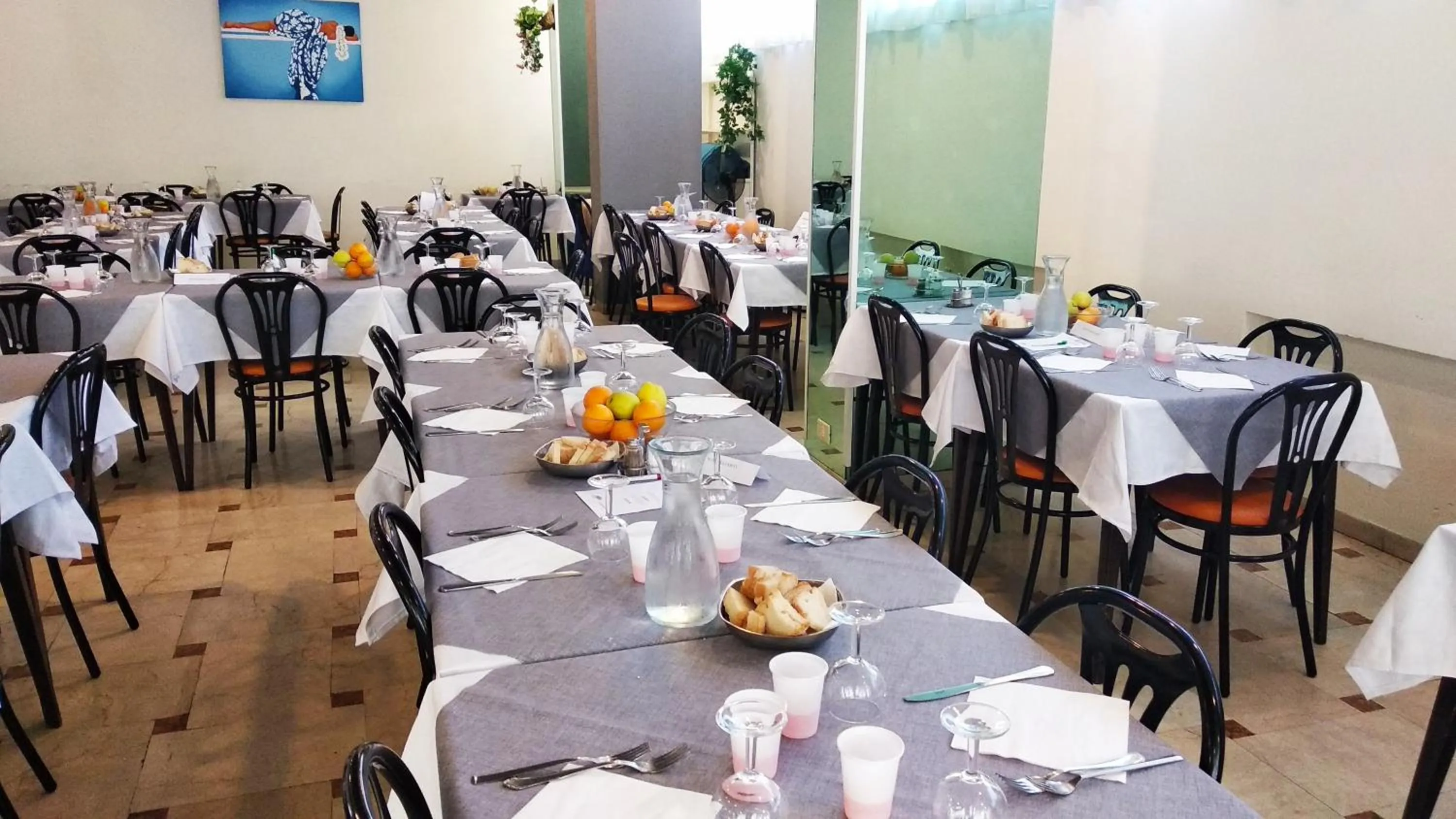 Restaurant/places to eat in Hotel Madrid