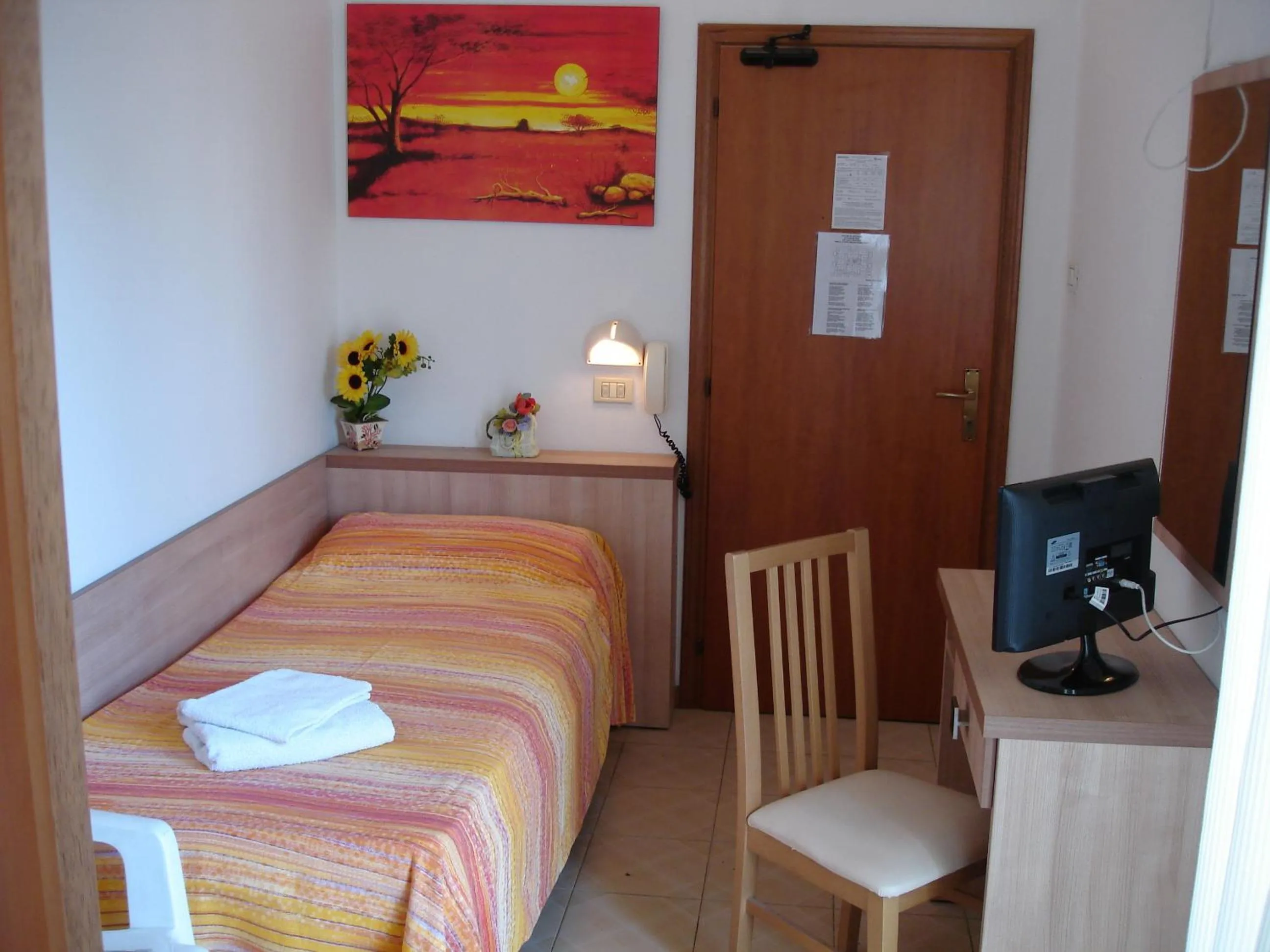 Photo of the whole room in Hotel Madrid