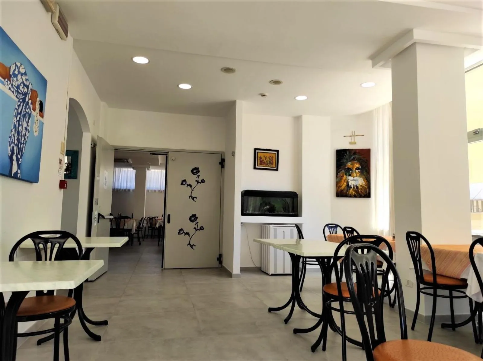 Restaurant/places to eat in Hotel Madrid