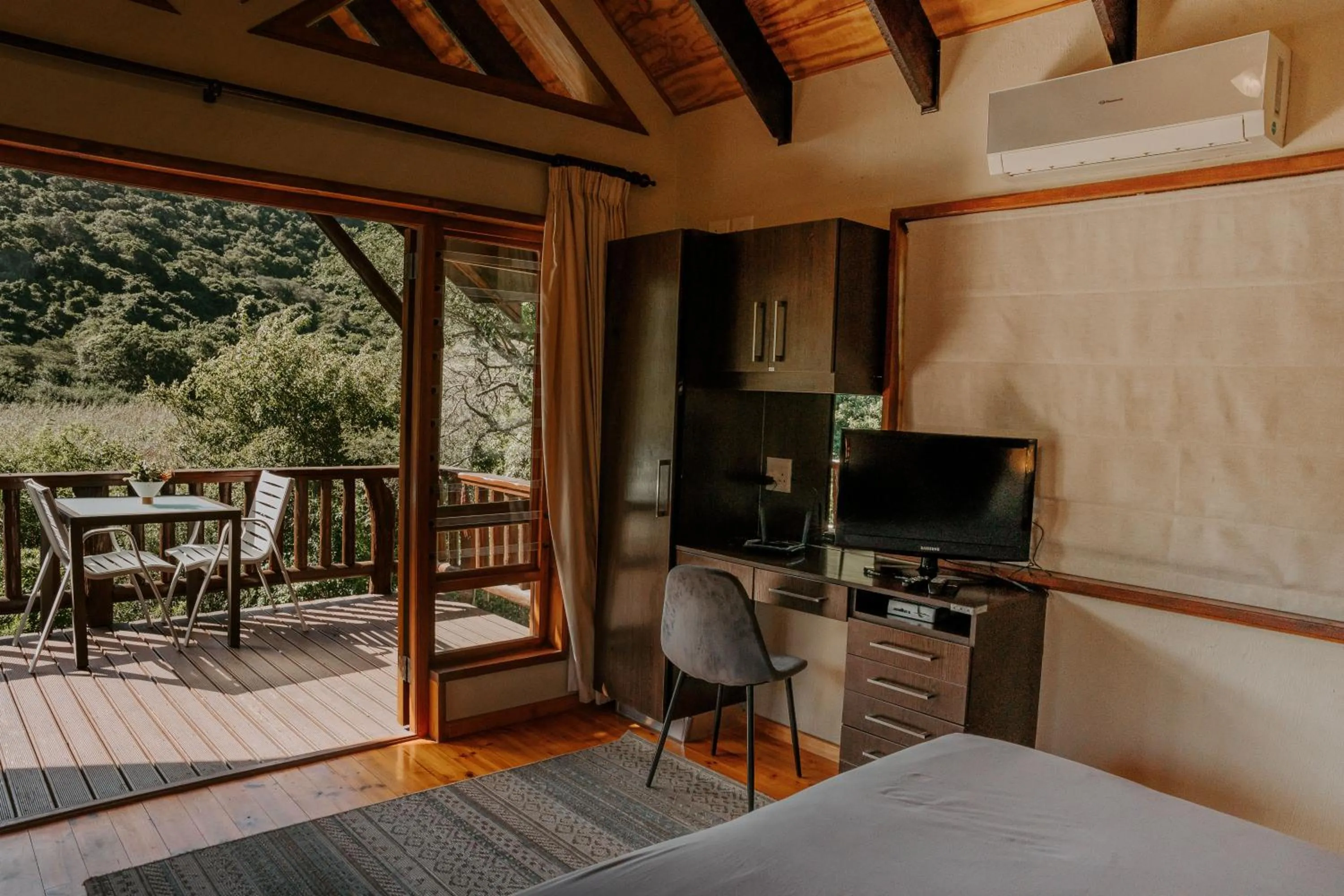 TV and multimedia in Thunzi Bush Lodge