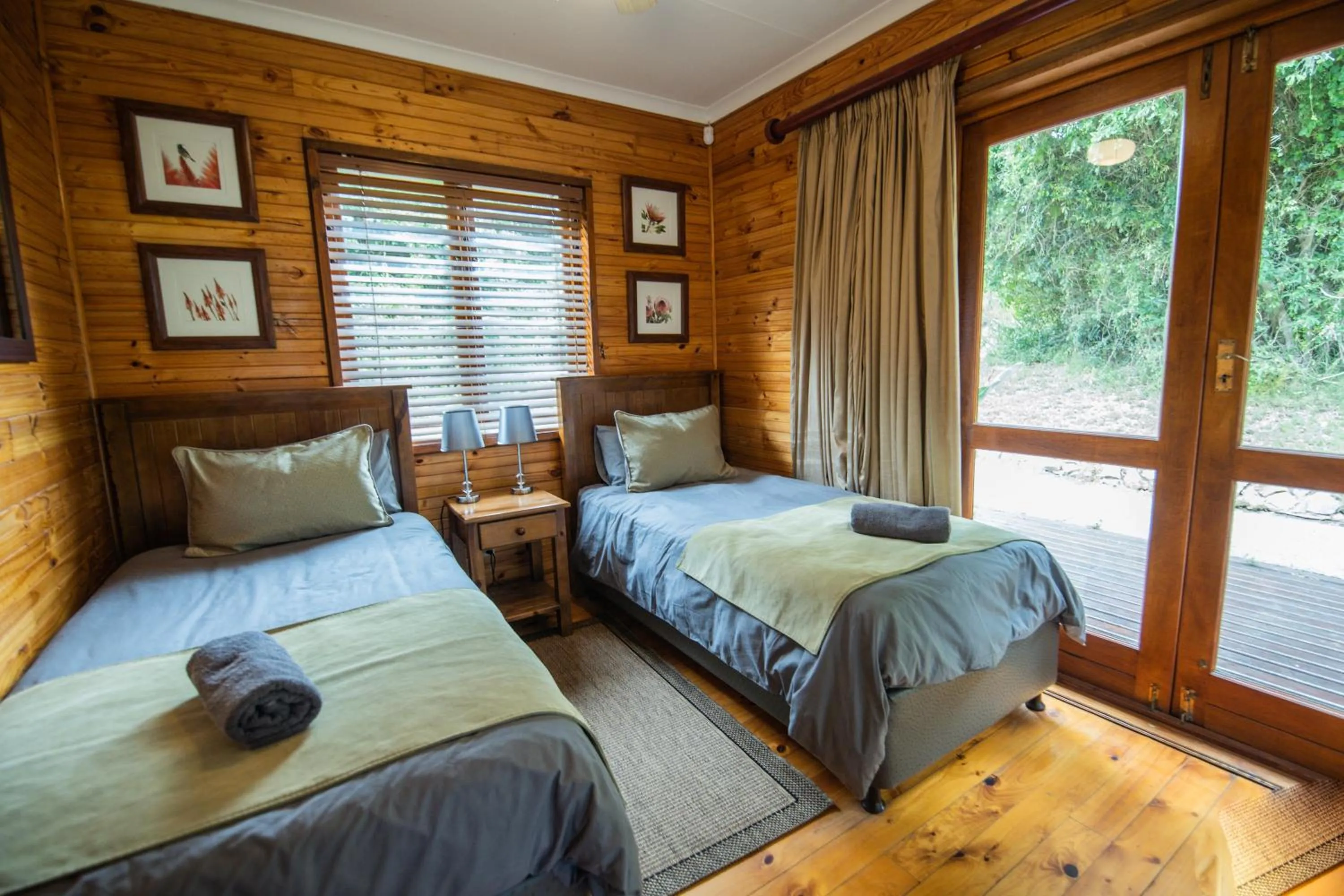 Photo of the whole room, Bed in Thunzi Bush Lodge