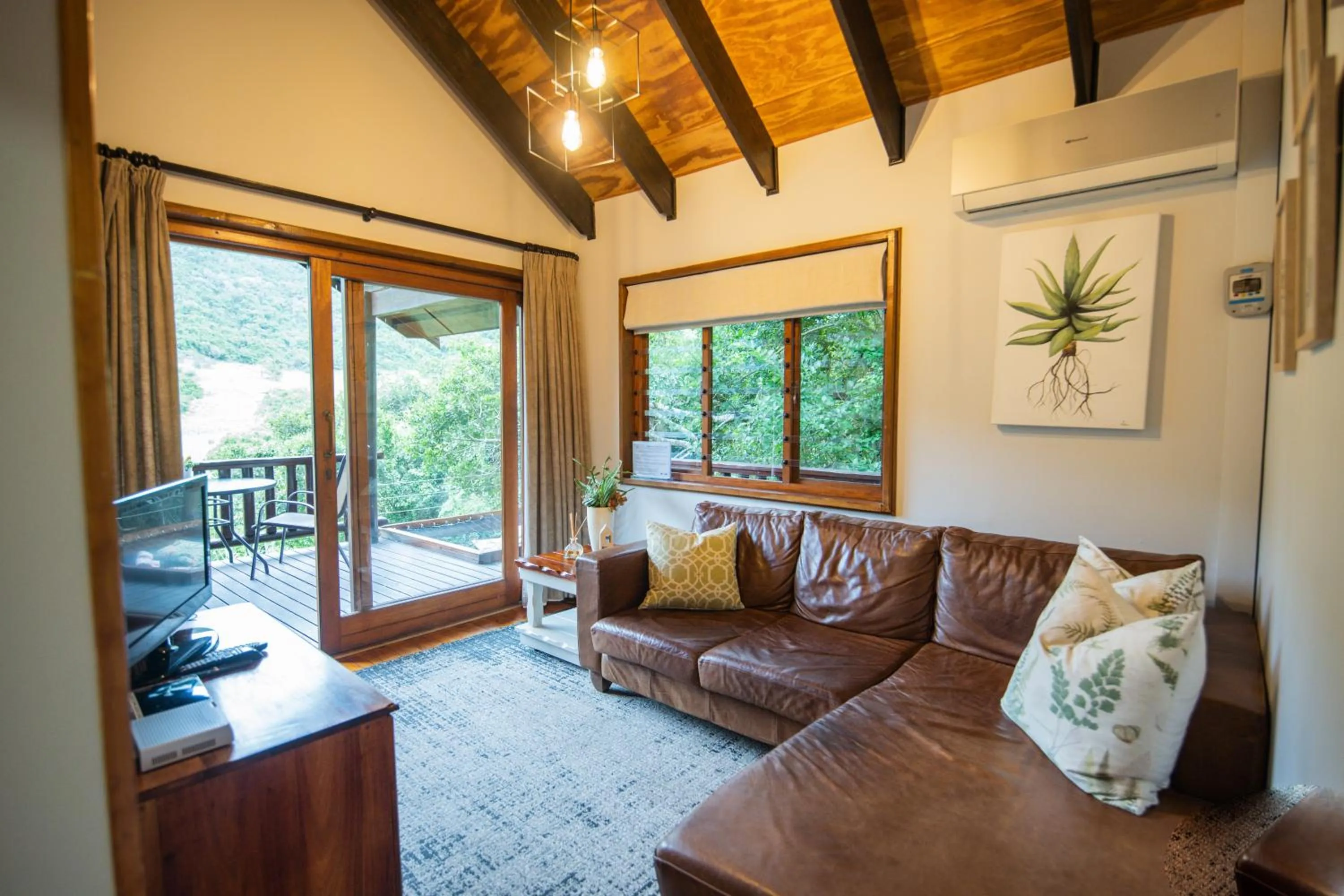 Living room in Thunzi Bush Lodge
