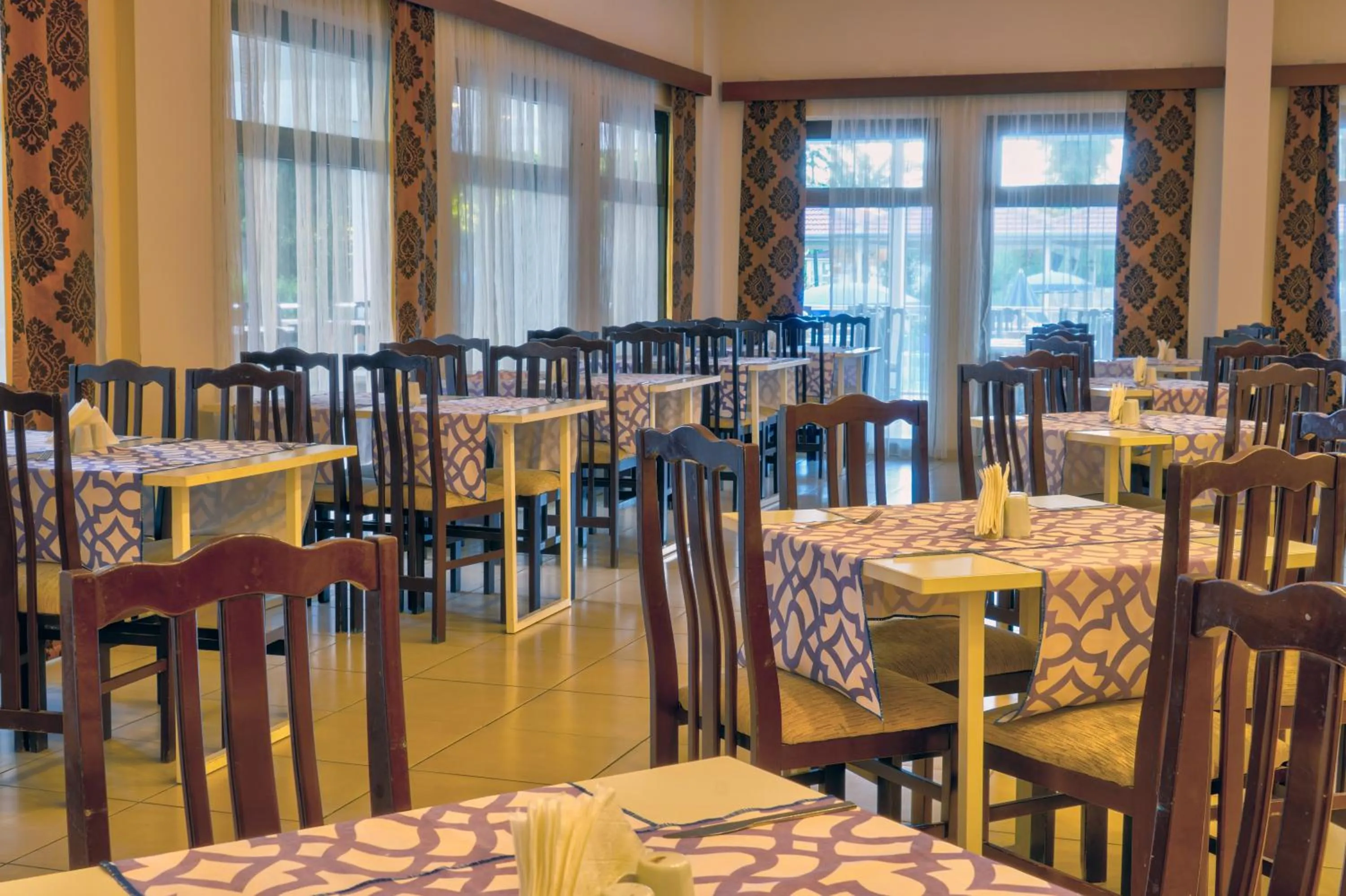 Restaurant/places to eat in Blue Fish Hotel All Inclusive