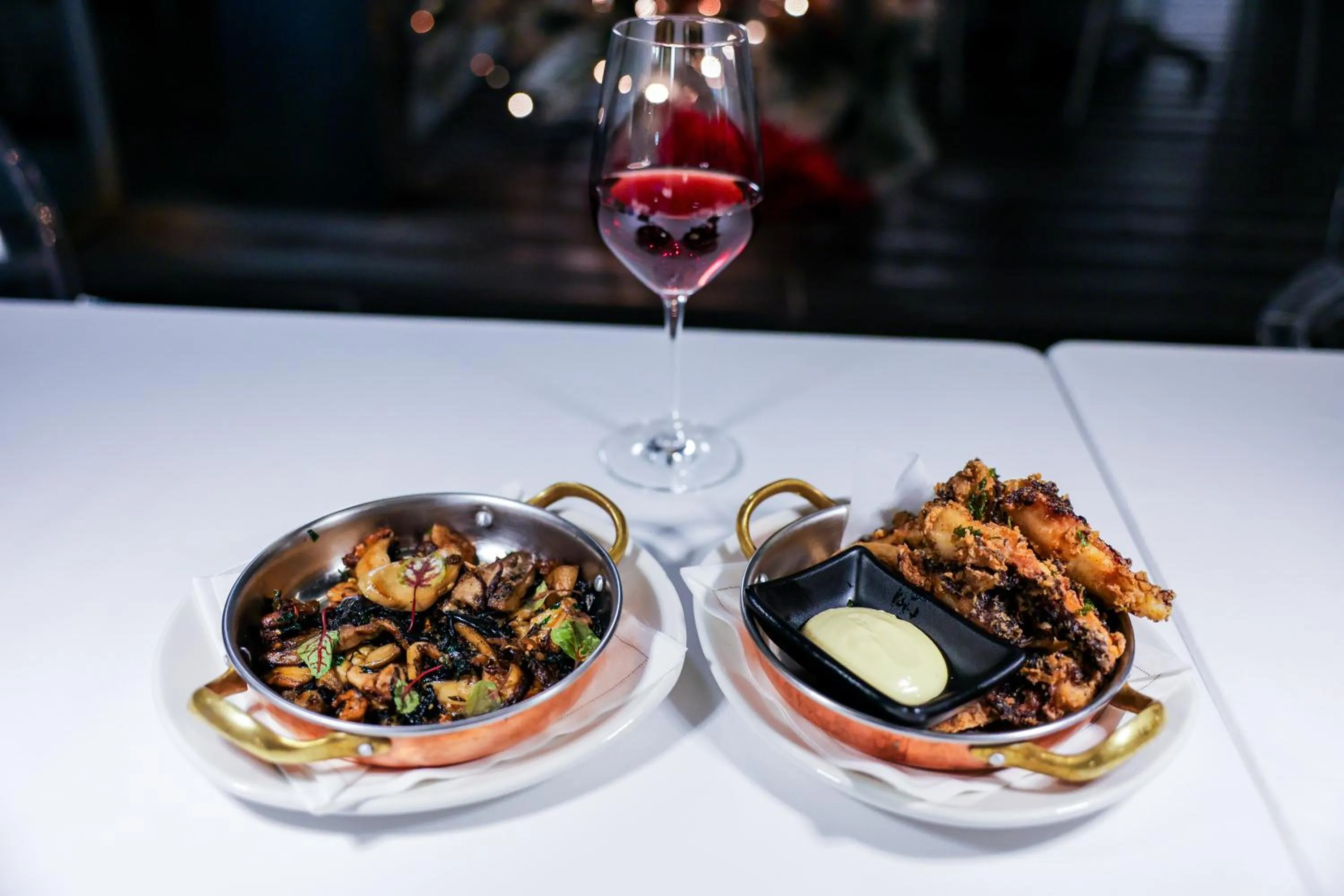 Restaurant/places to eat in Farol Hotel