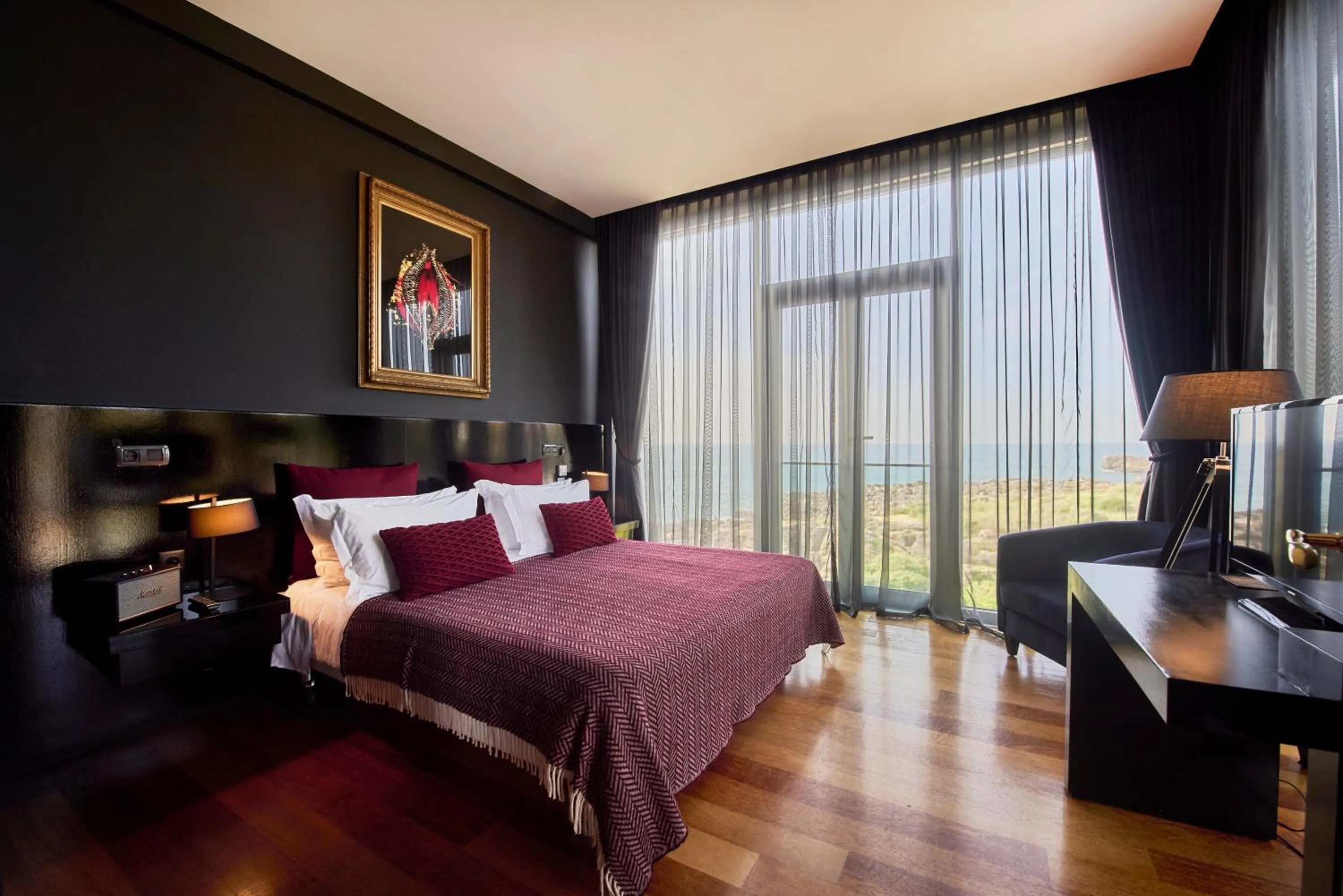 Sea view, Bed in Farol Hotel