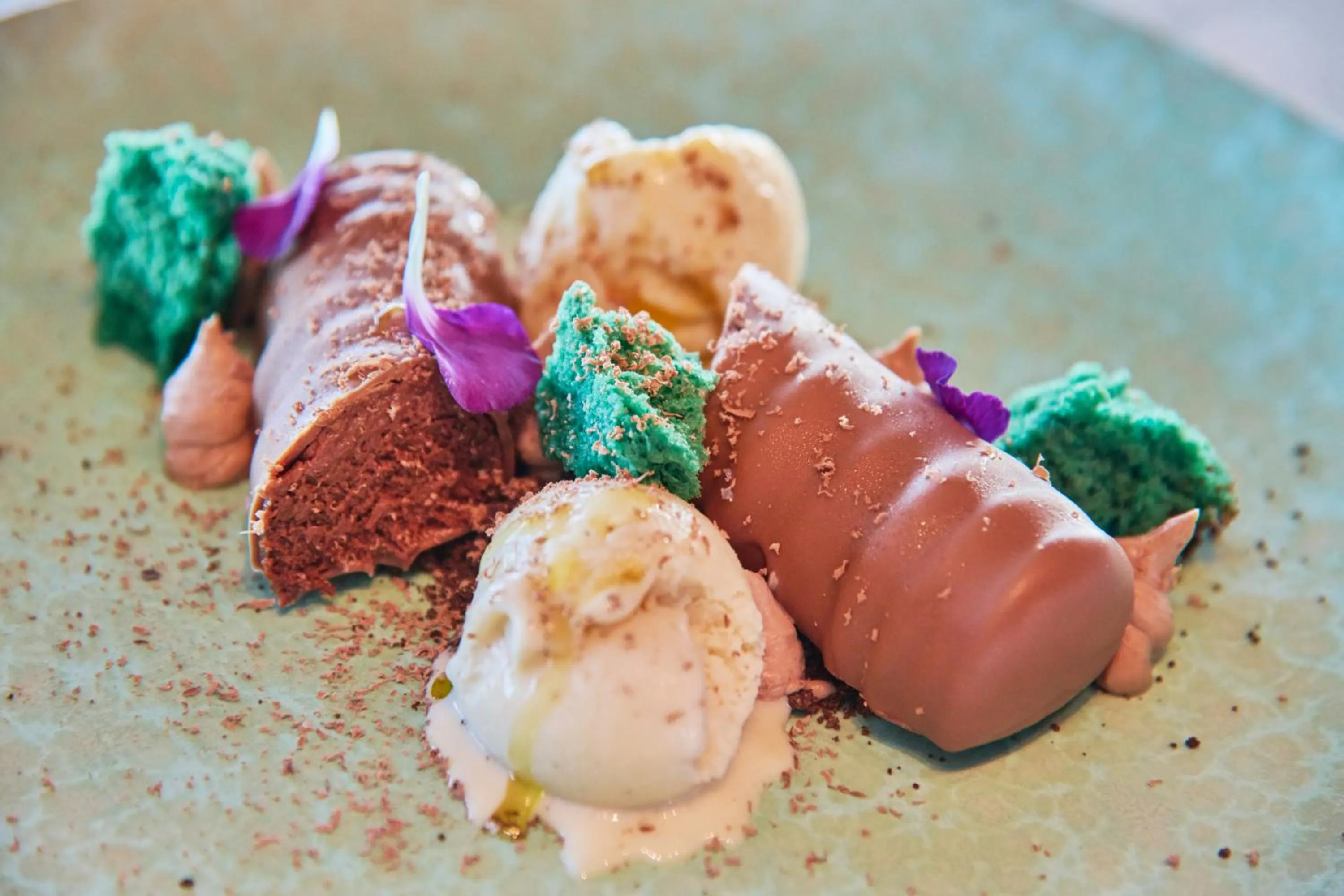 Restaurant/places to eat in Farol Hotel