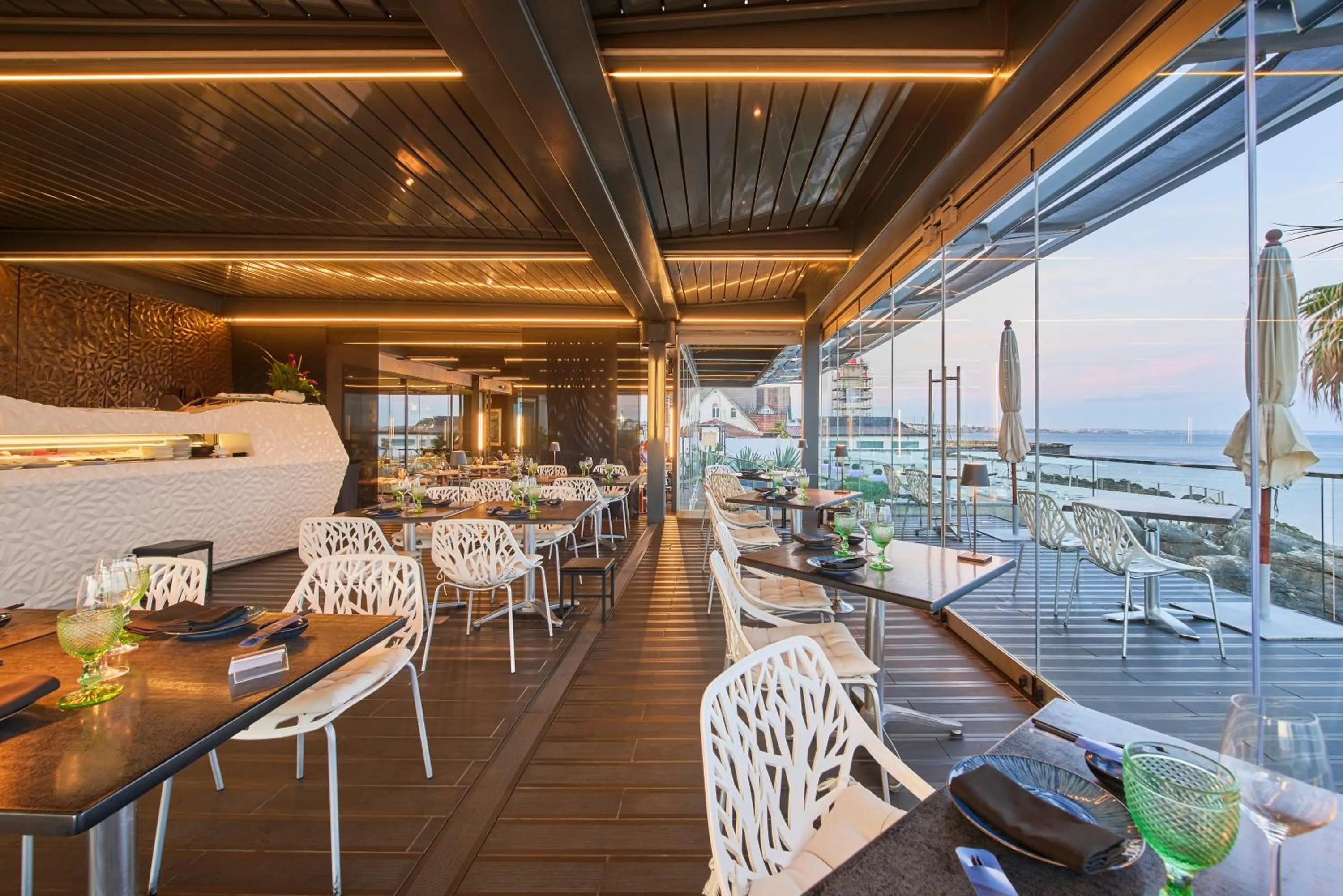 Restaurant/places to eat in Farol Hotel