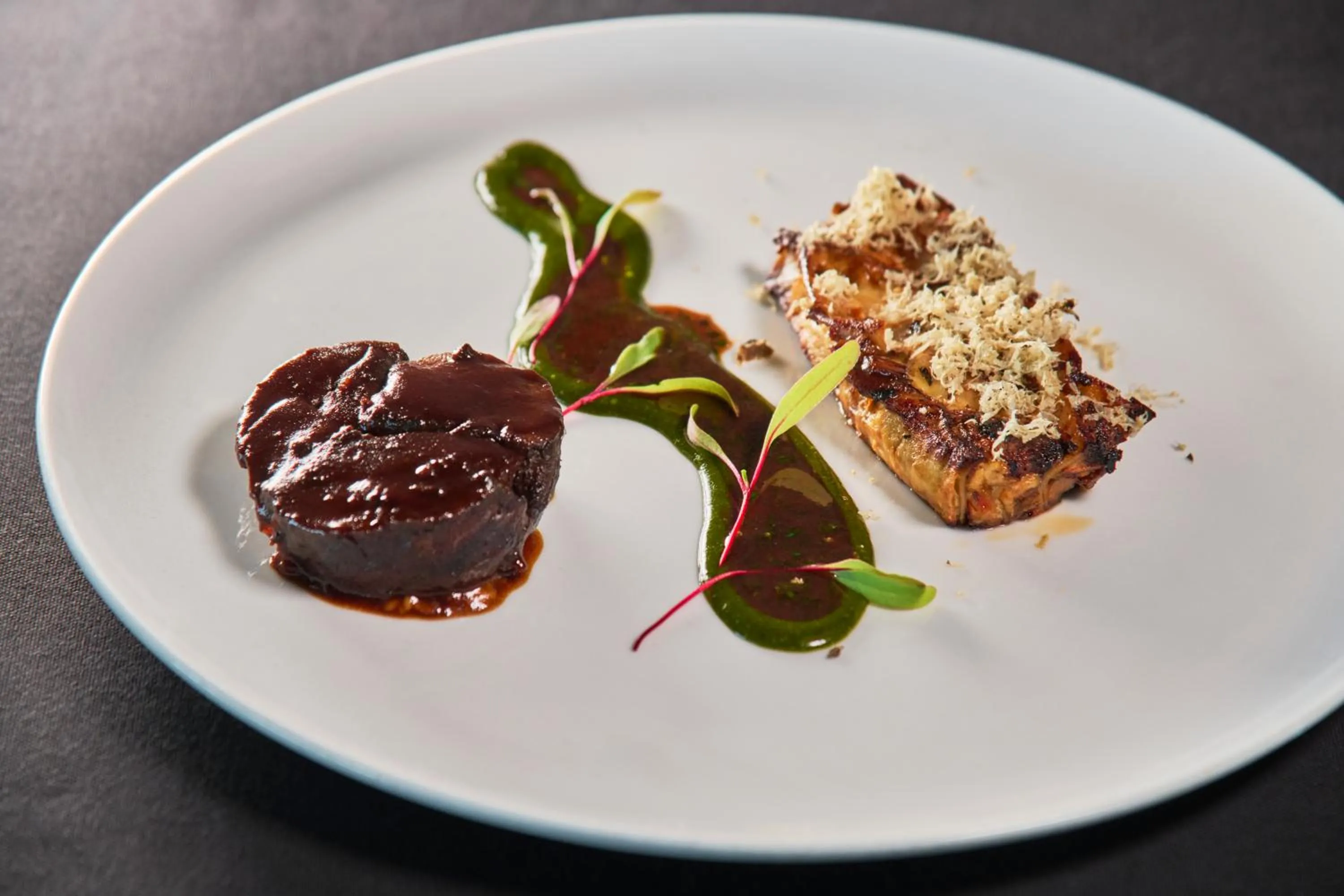 Restaurant/places to eat in Farol Hotel