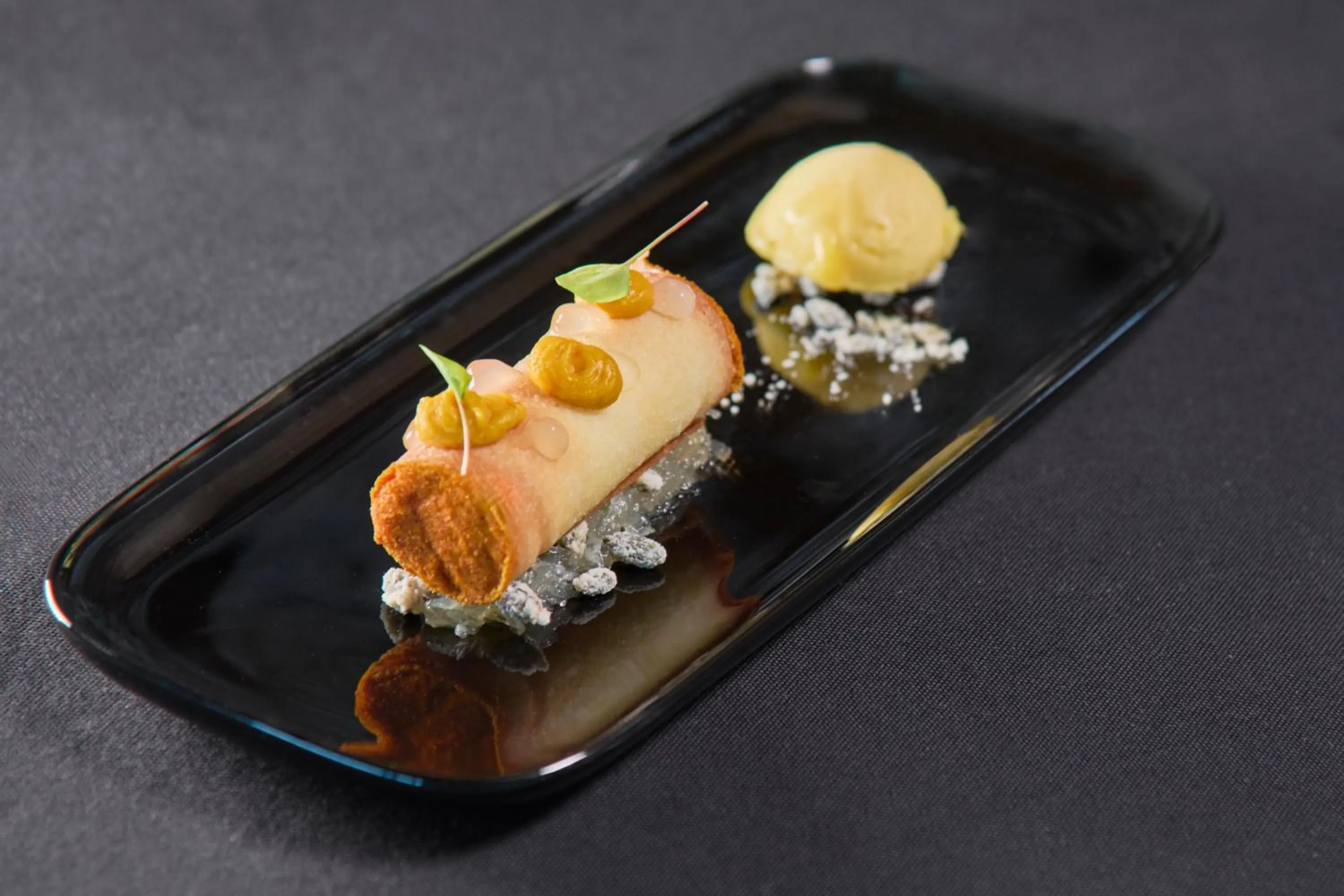 Restaurant/places to eat in Farol Hotel