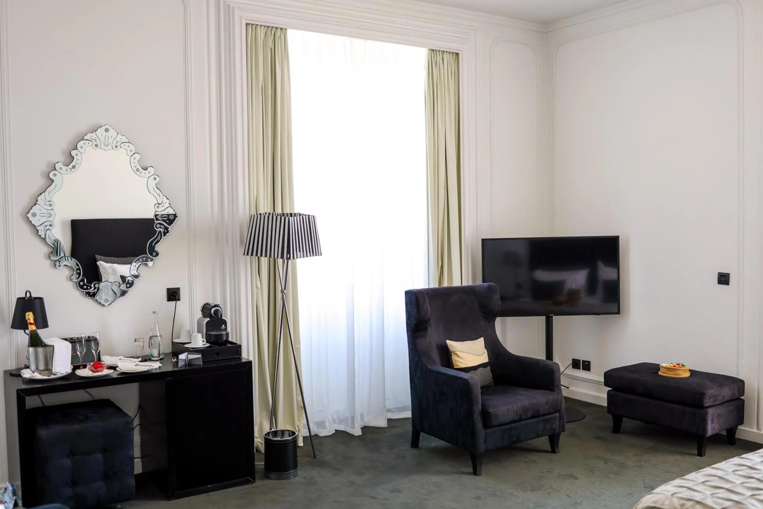 Bedroom in Farol Hotel