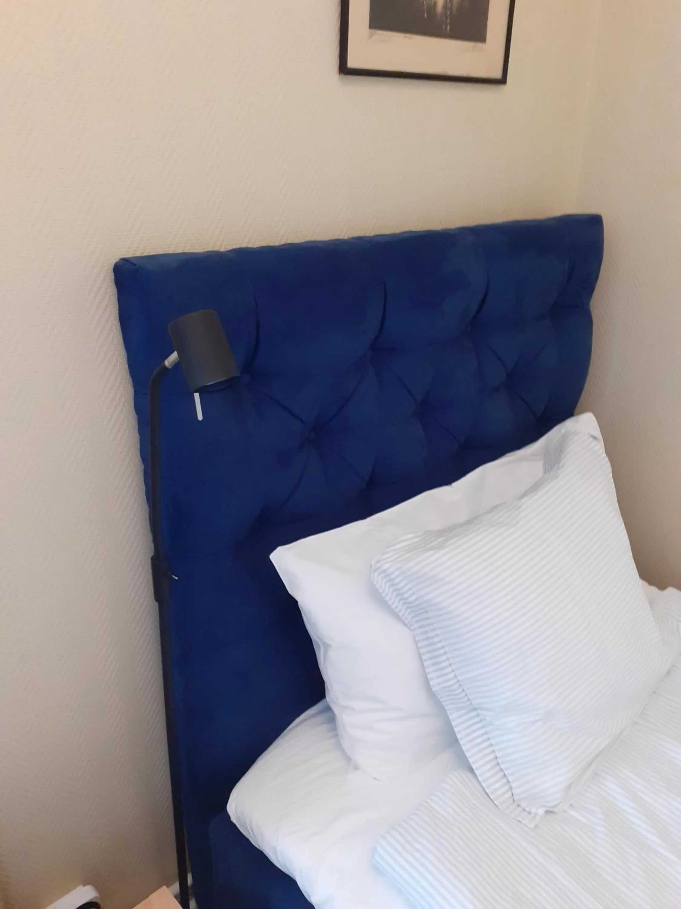 Property building, Bed in Hotell S:t Olof