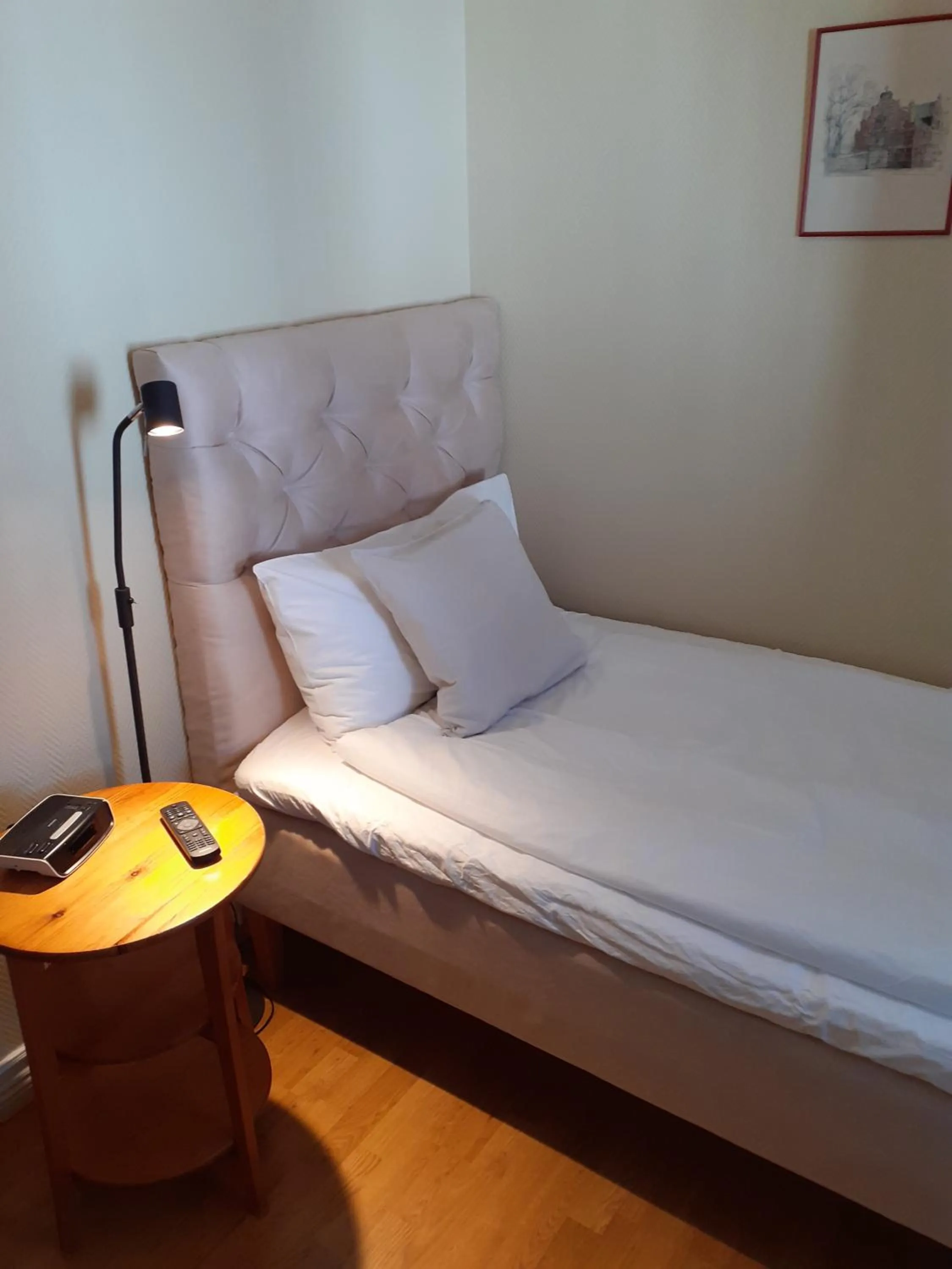 Property building, Bed in Hotell S:t Olof