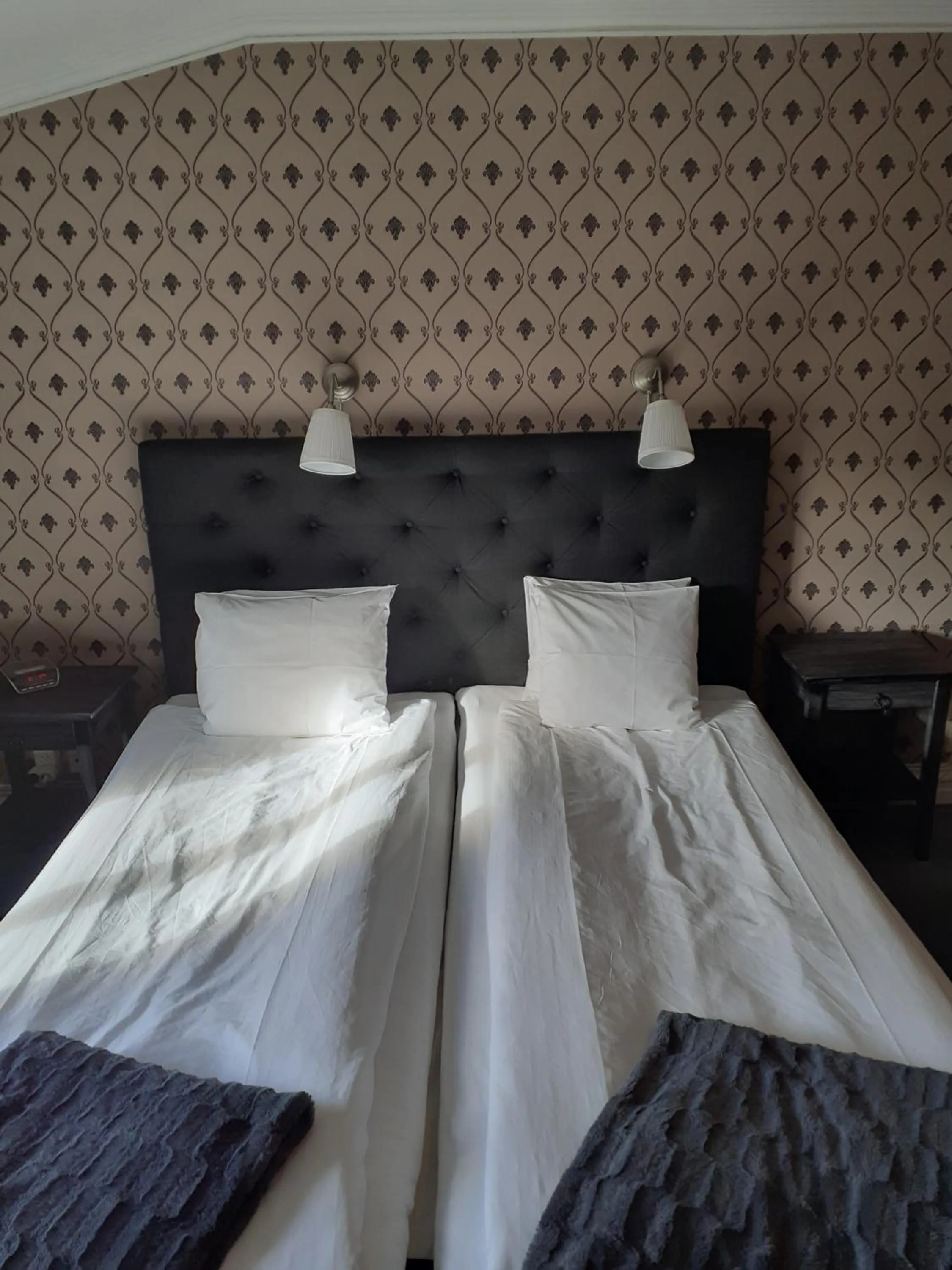 Property building, Bed in Hotell S:t Olof