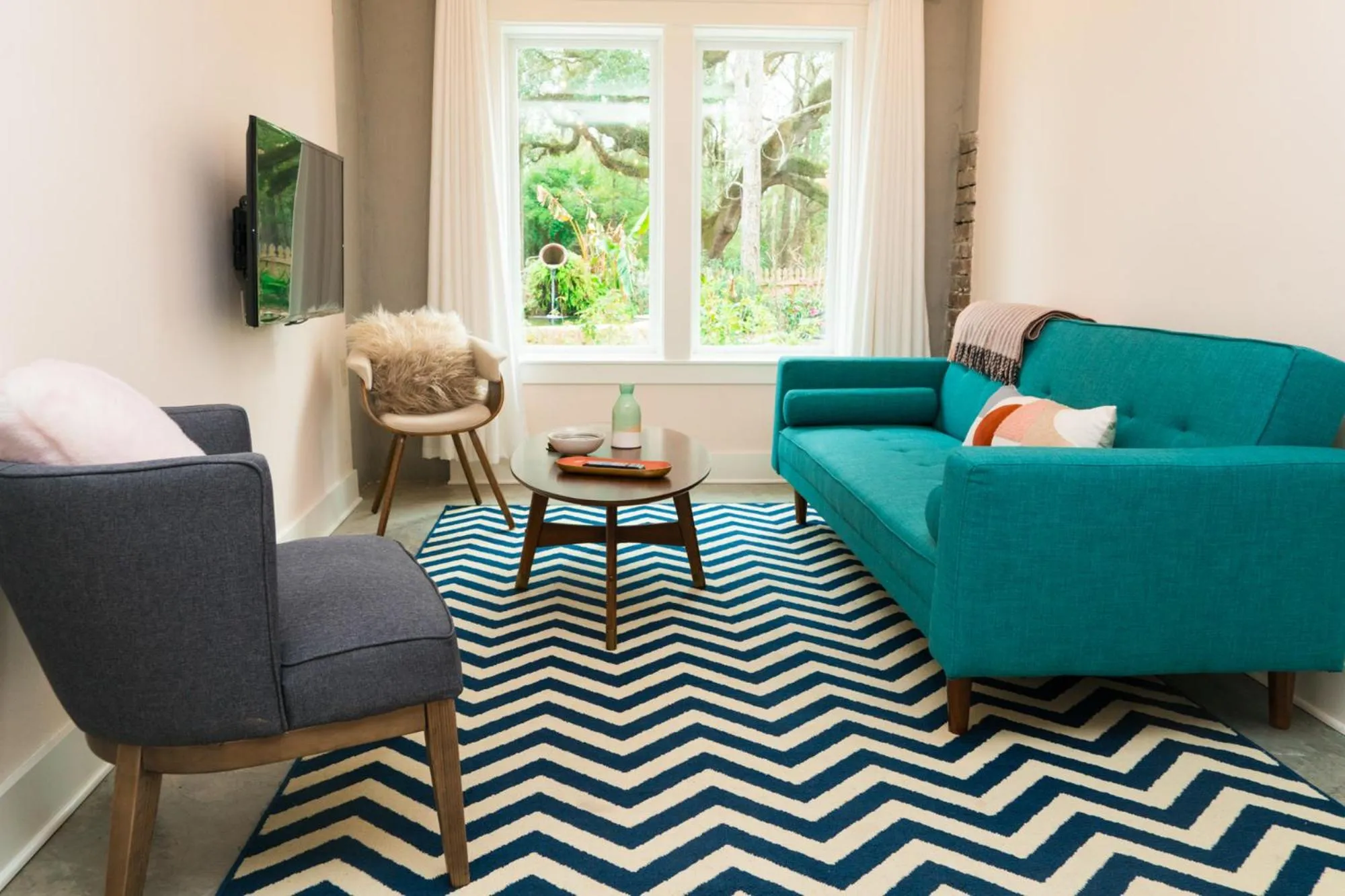 Living room in Abita Springs Hotel