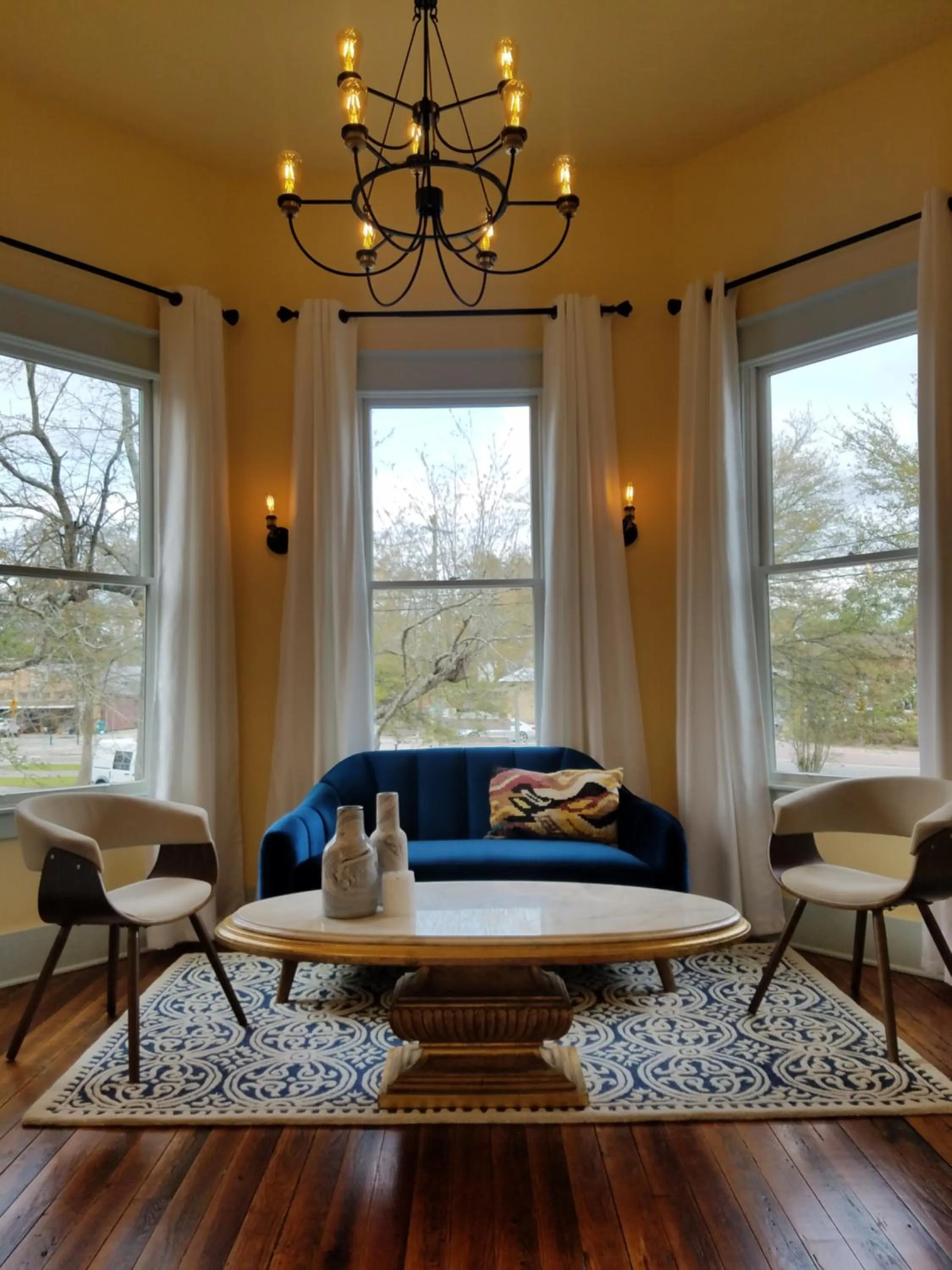 Living room in Abita Springs Hotel