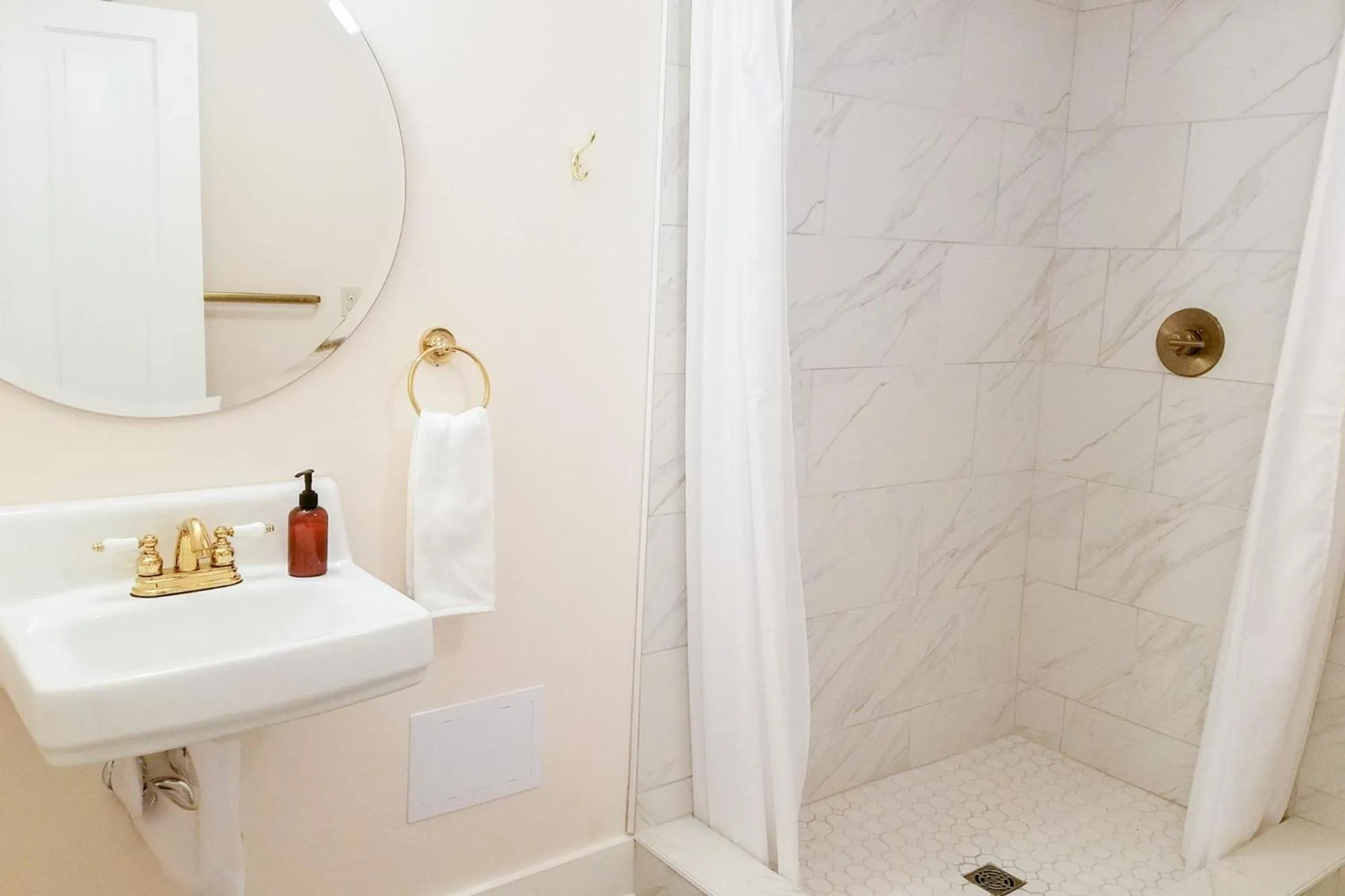 Shower in Abita Springs Hotel