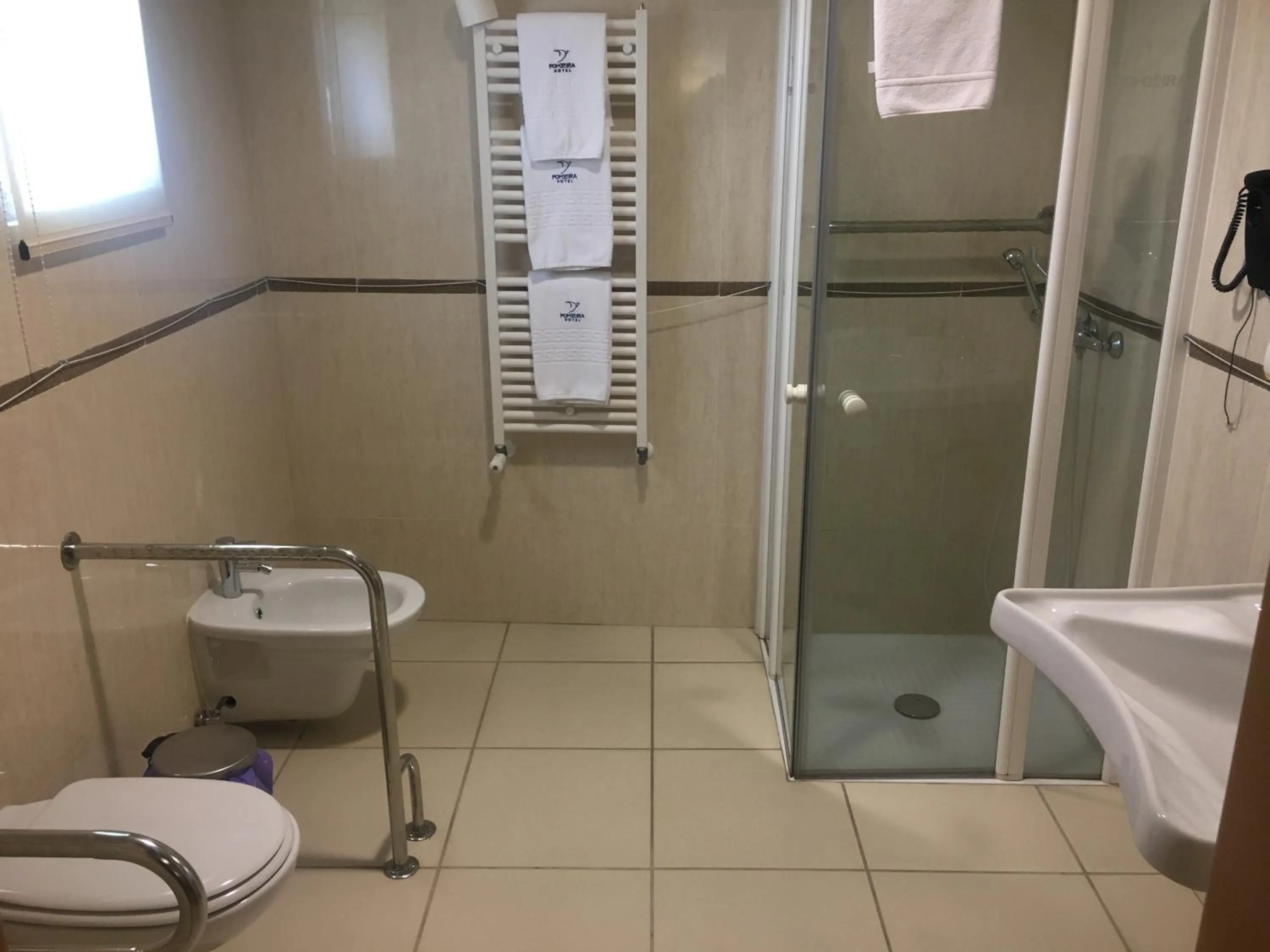 Bathroom in Hotel Pombeira