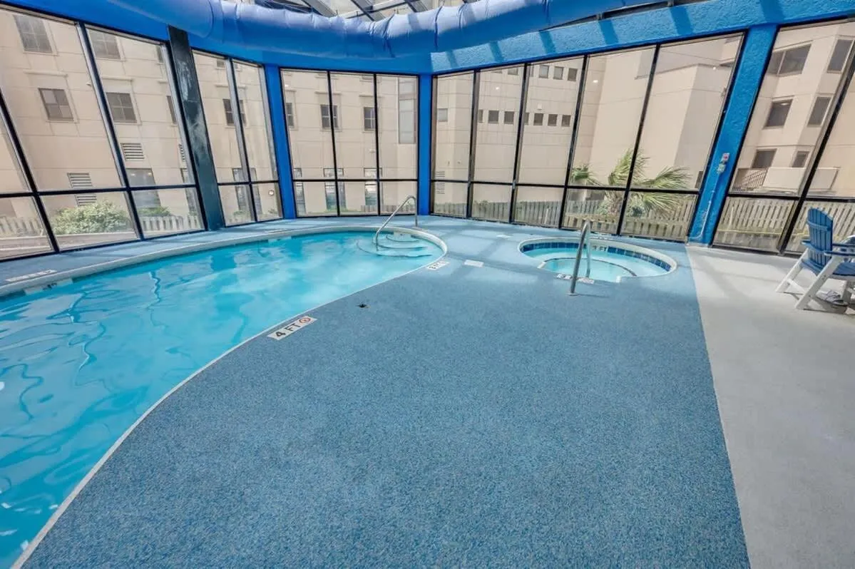 Oceanfront Views, Recently Renovated Kitchen,Pools