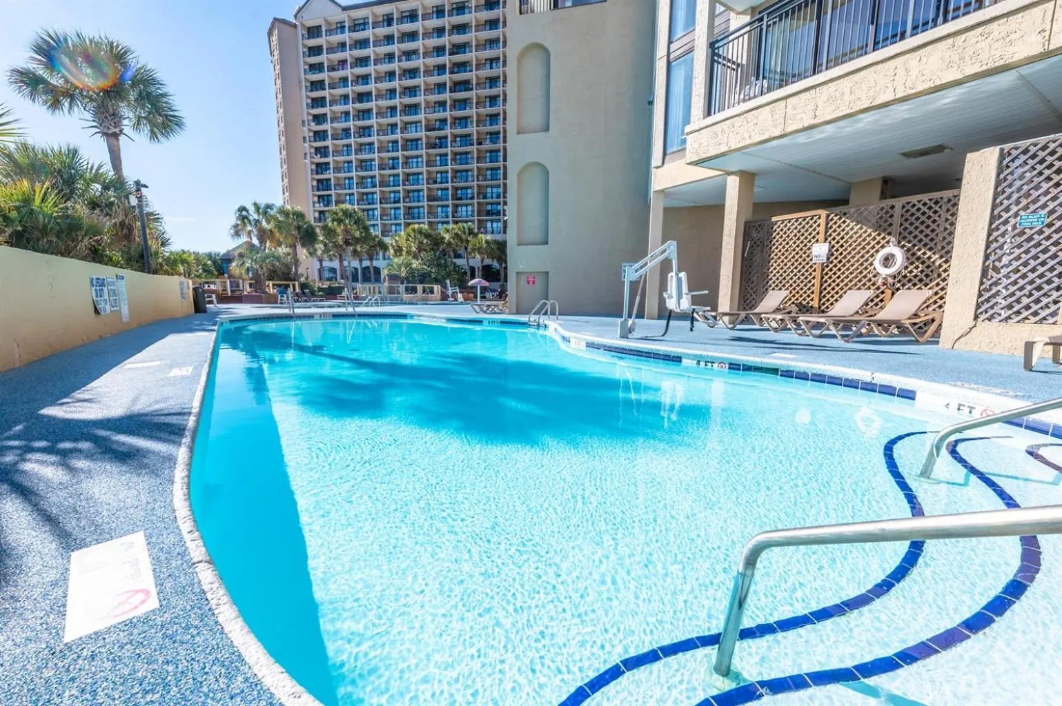Oceanfront Views, Recently Renovated Kitchen,Pools
