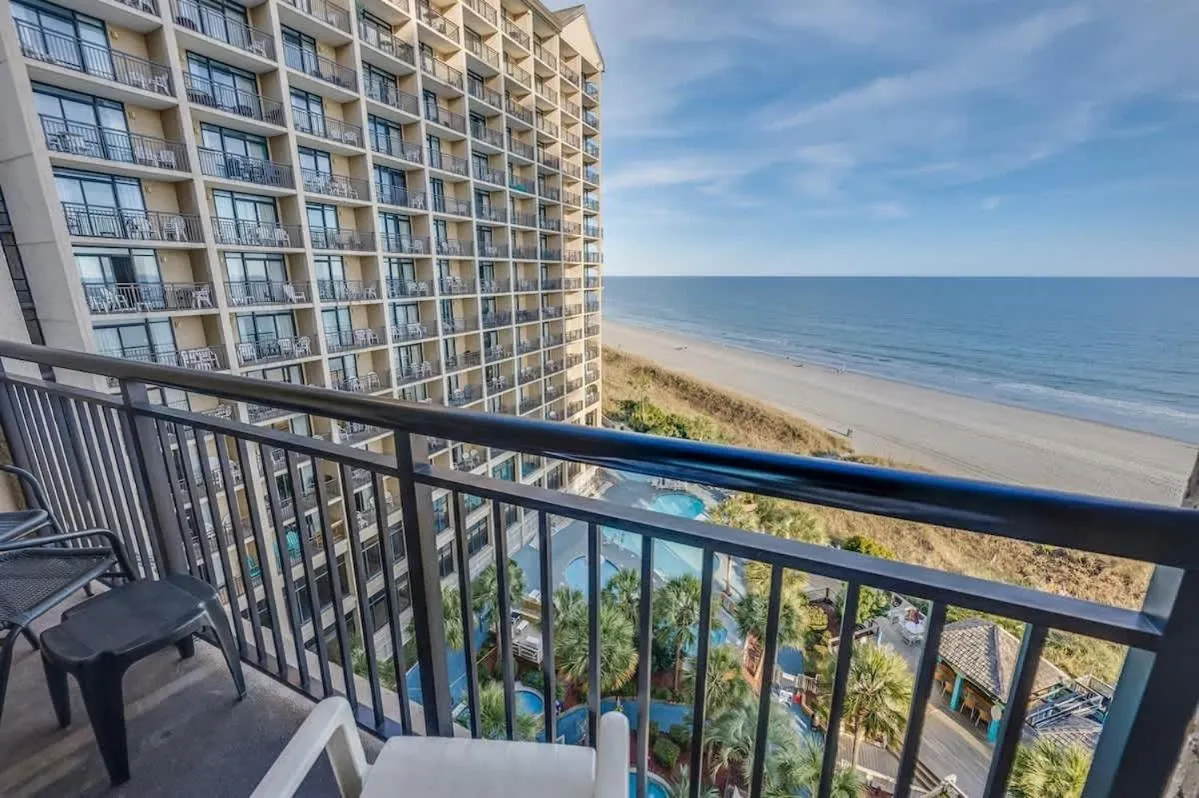 Oceanfront Views, Recently Renovated Kitchen,Pools