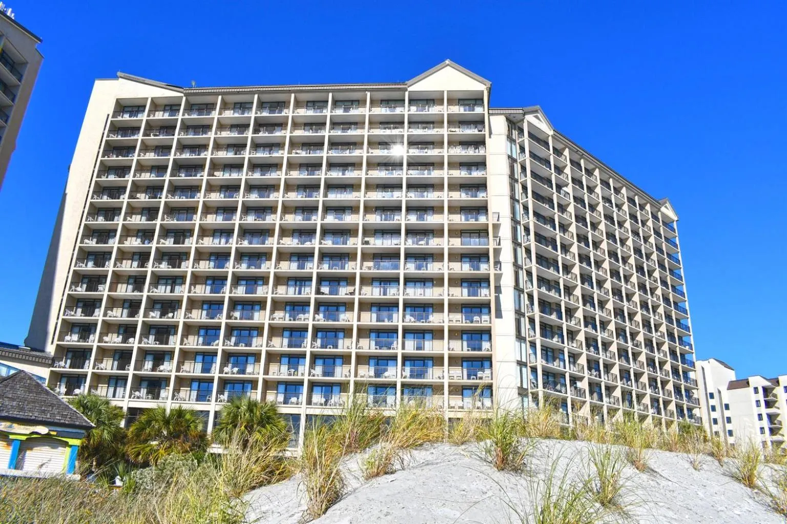 Oceanfront Views, Recently Renovated Kitchen,Pools