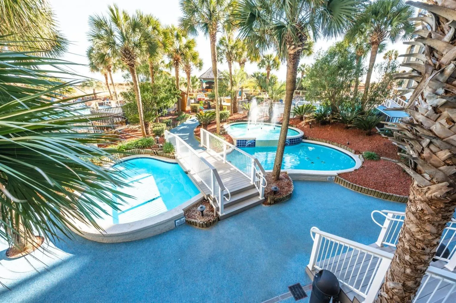 Oceanfront Views, Recently Renovated Kitchen,Pools