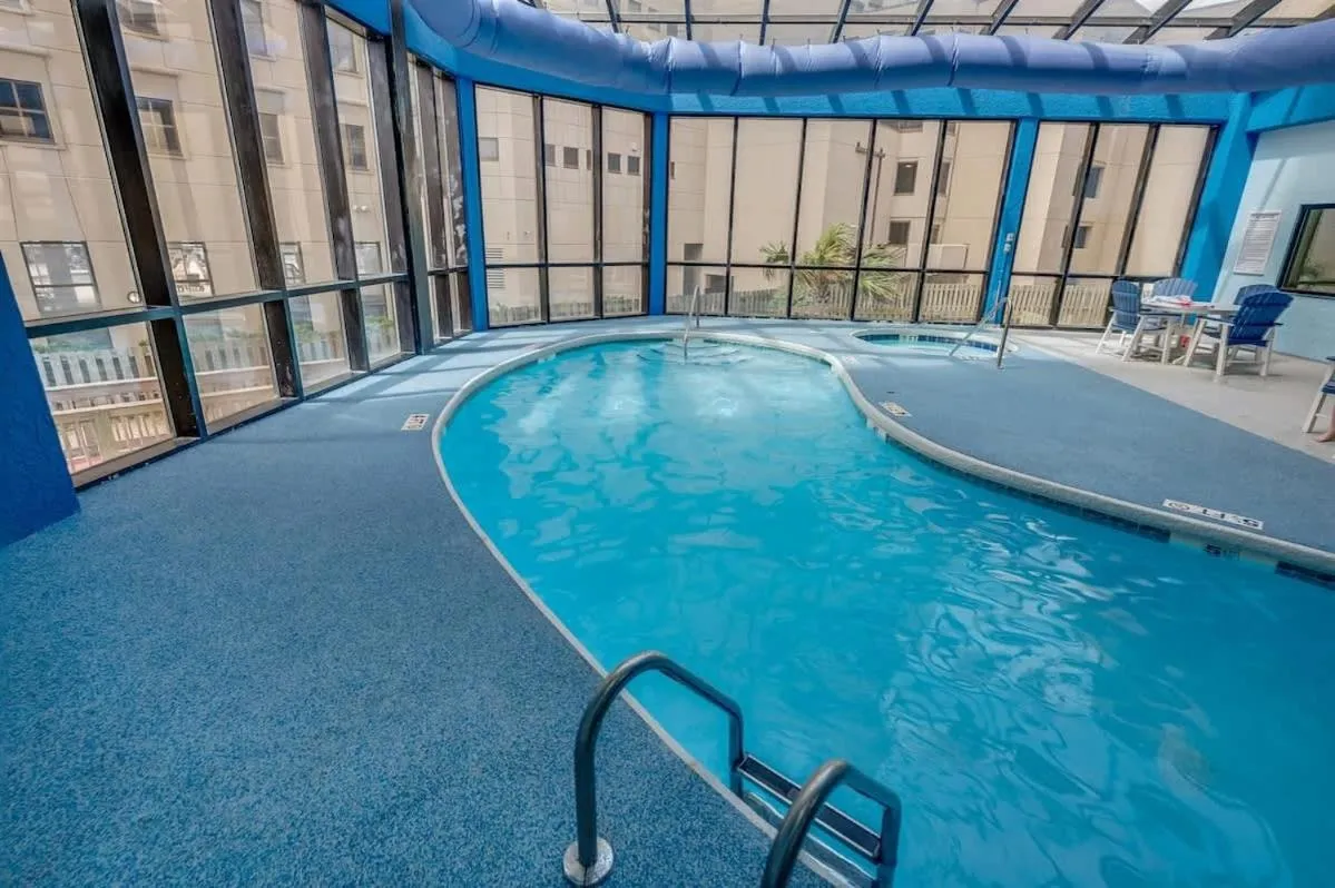 Oceanfront Views, Recently Renovated Kitchen,Pools