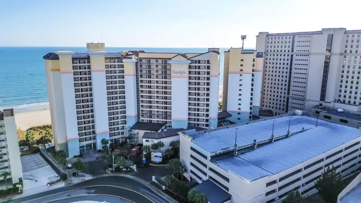 Oceanfront Views, Recently Renovated Kitchen,Pools
