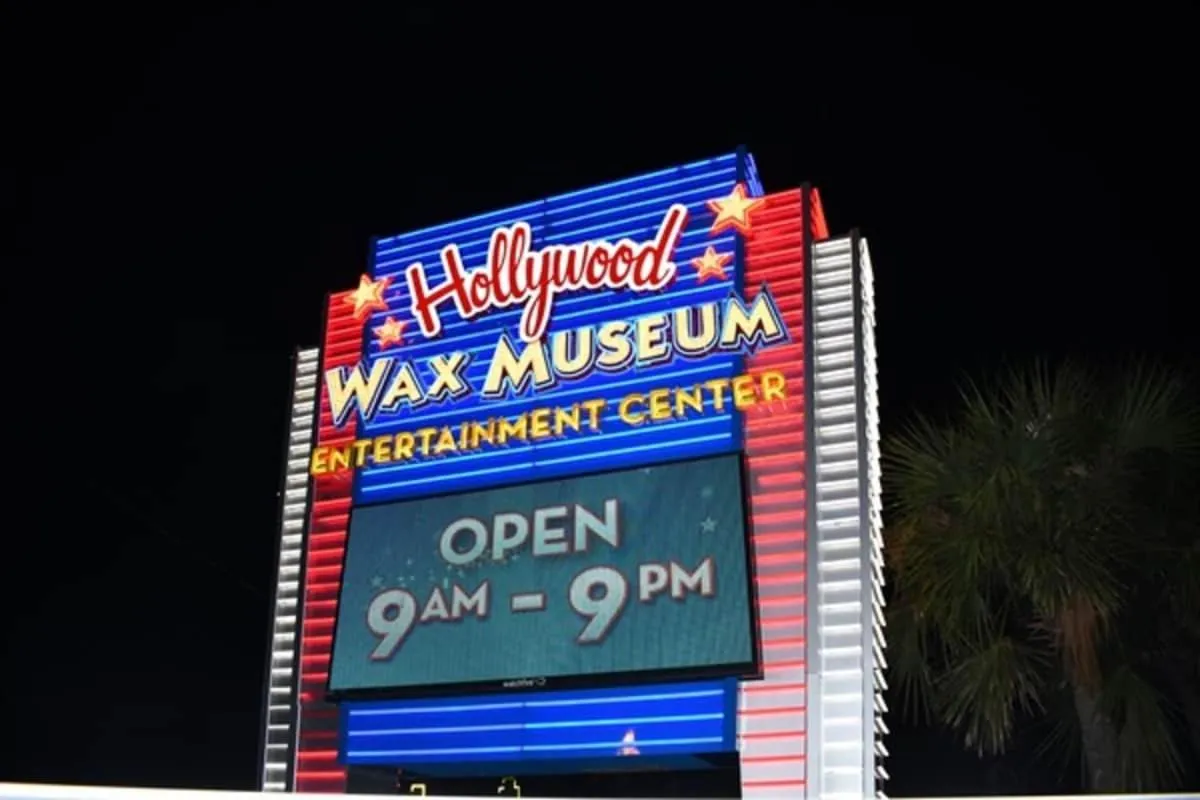 Oceanfront Views, Recently Renovated Kitchen,Pools
